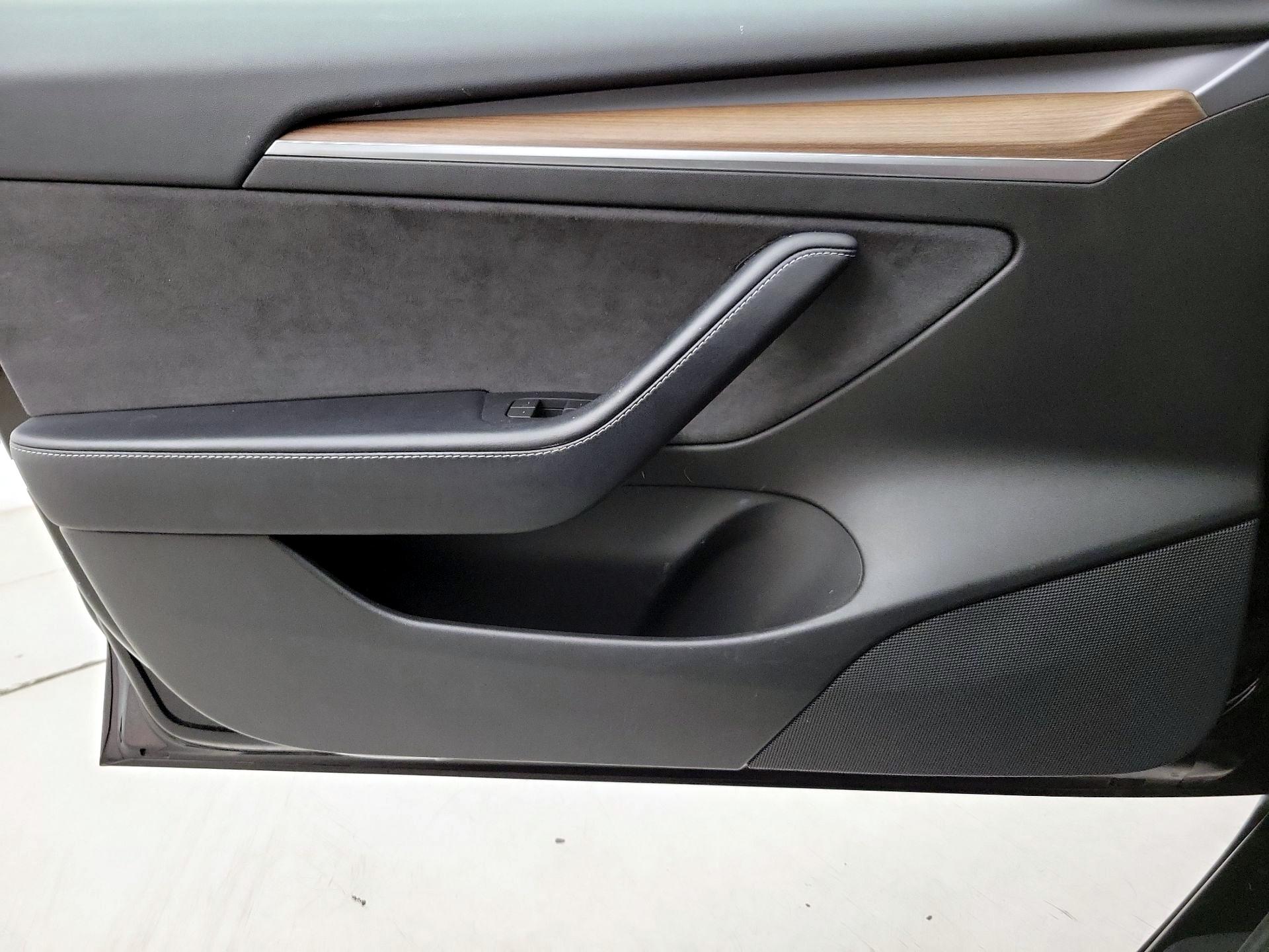 Thumbnail: 2022 Tesla Model 3 - 12