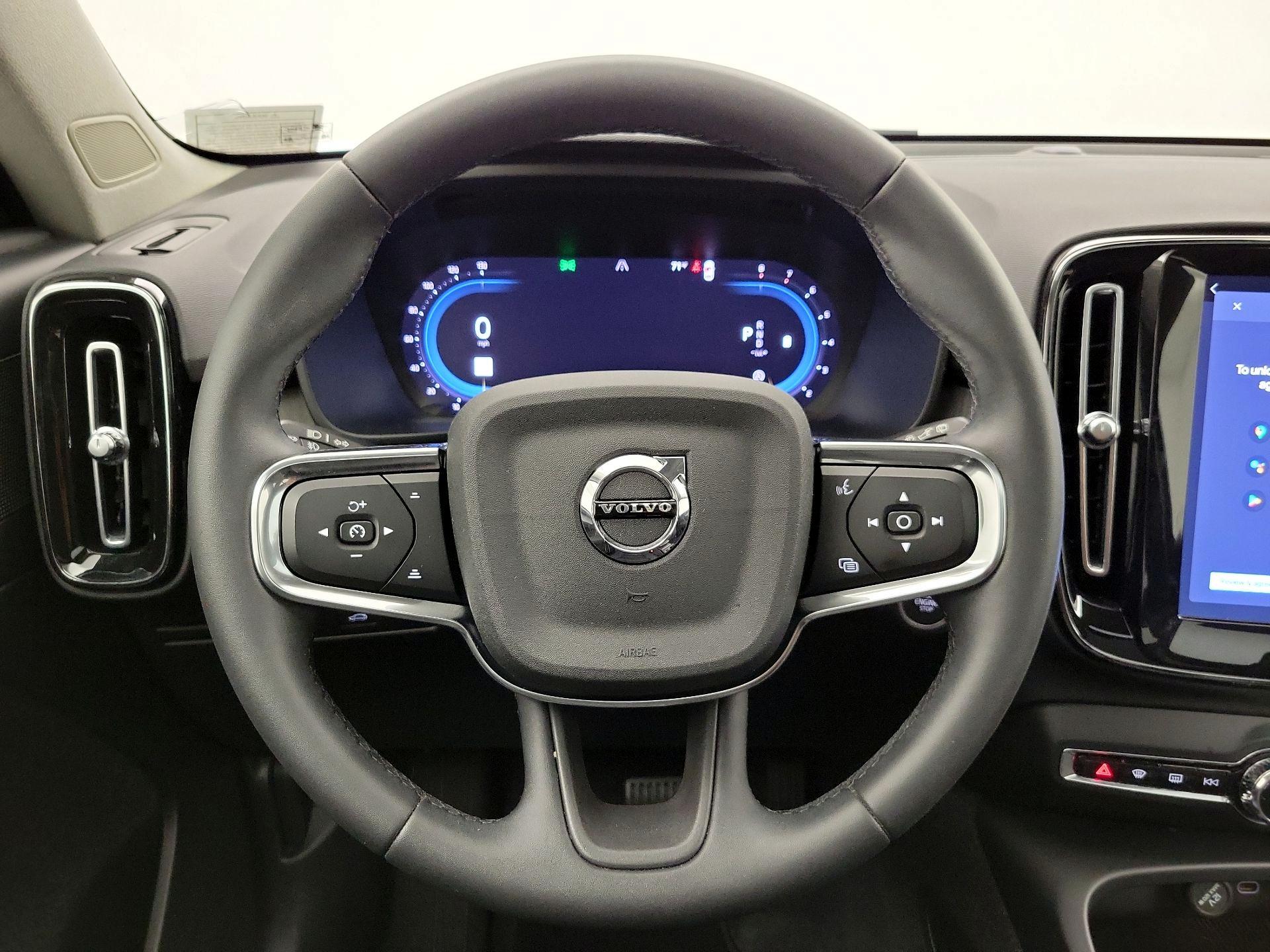 Thumbnail: 2024 Volvo XC40 - 10