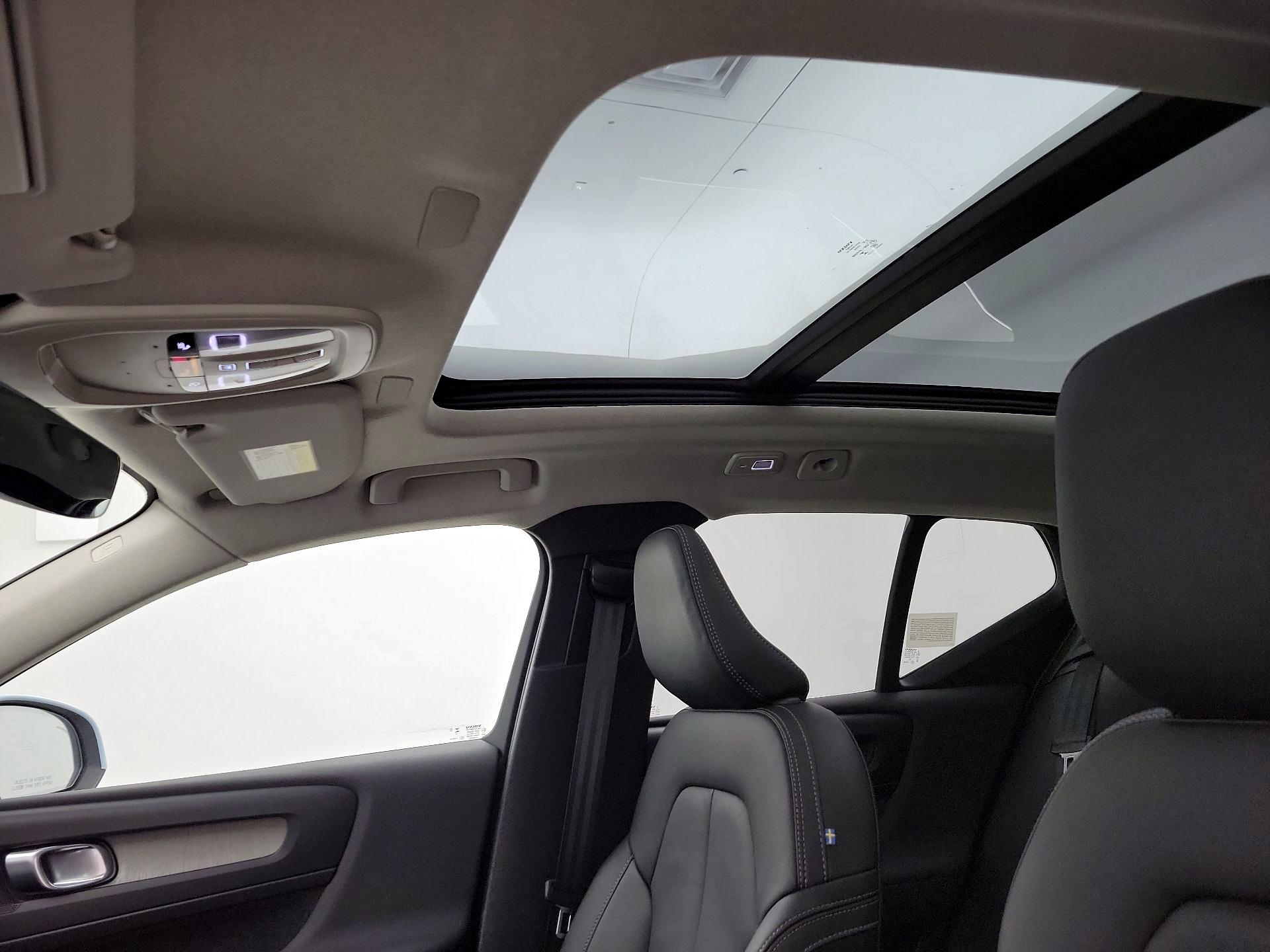 Thumbnail: 2024 Volvo XC40 - 19