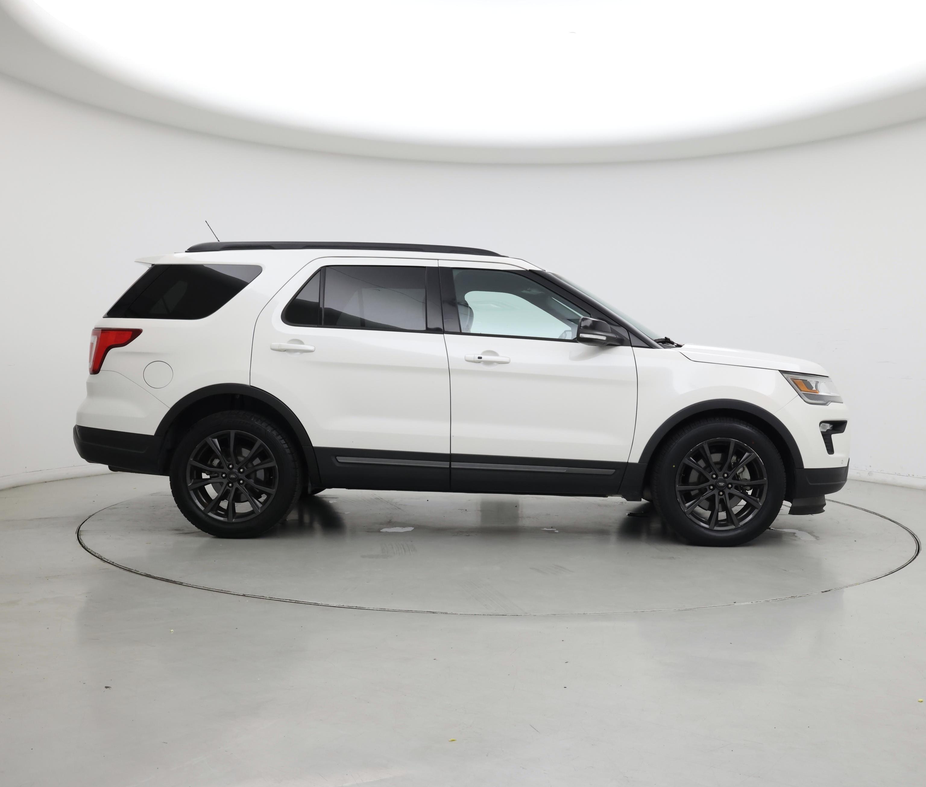 Thumbnail: 2018 Ford Explorer - 7