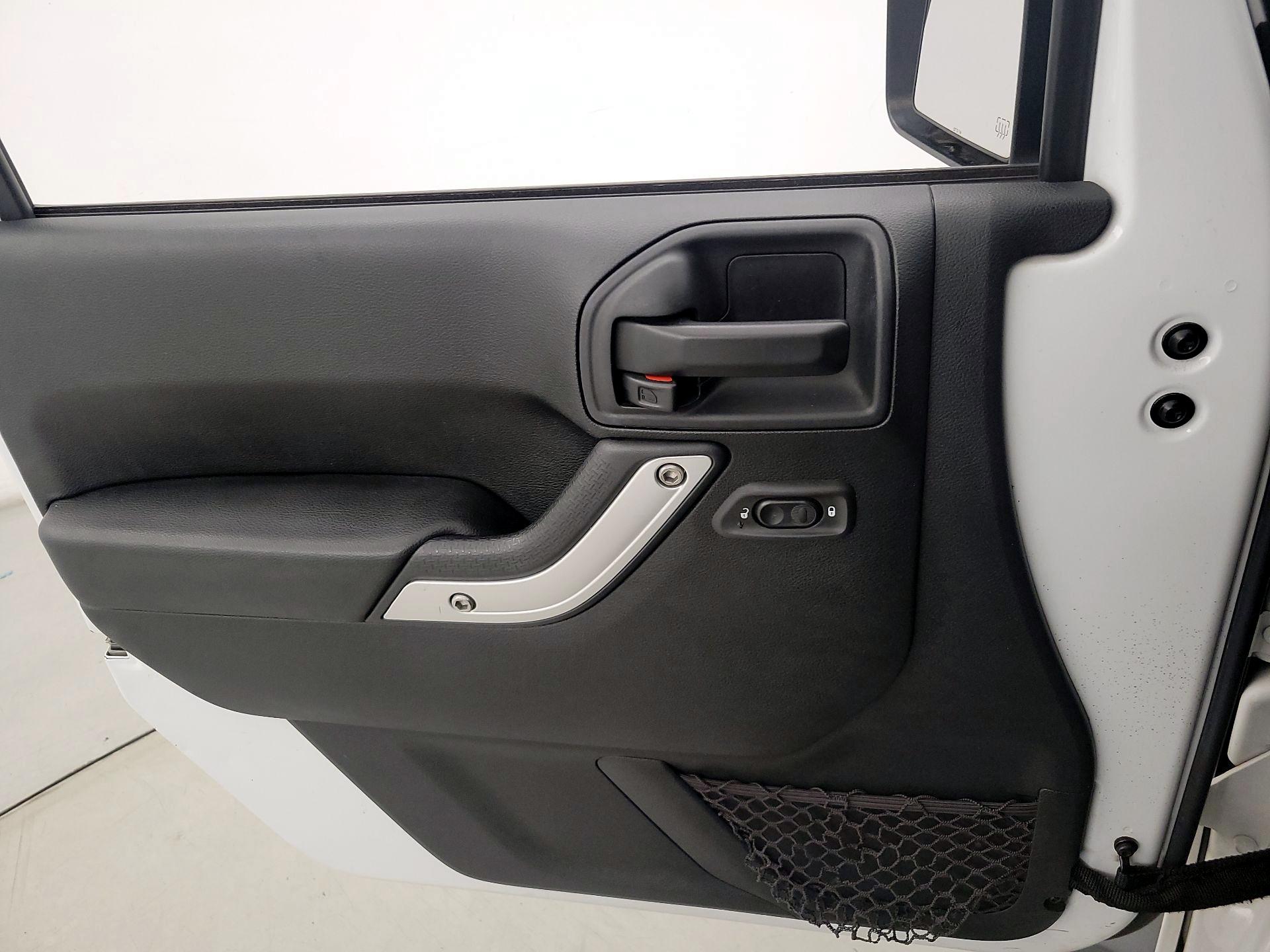 Thumbnail: 2016 Jeep Wrangler - 12
