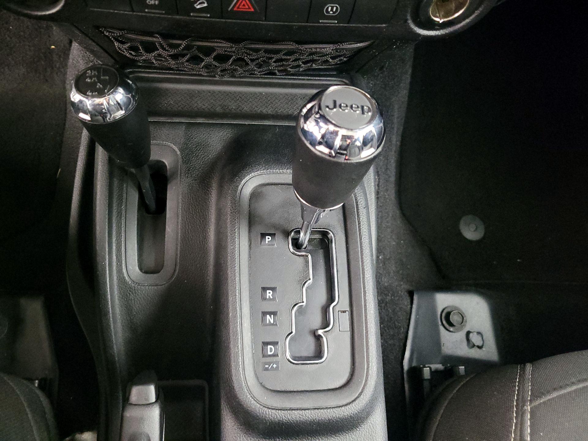 Thumbnail: 2016 Jeep Wrangler - 15