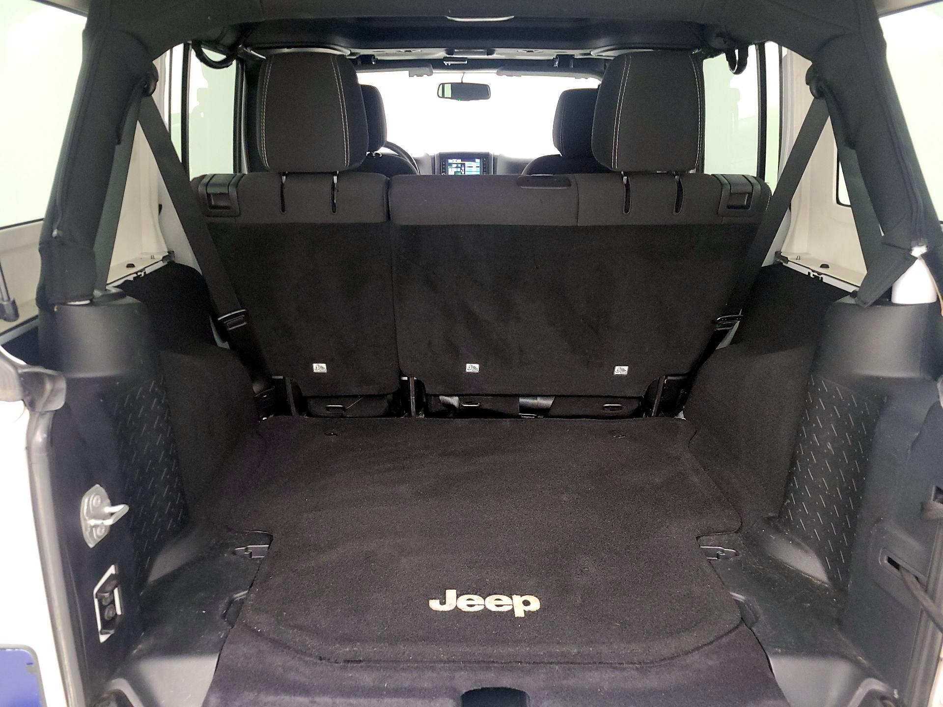 Thumbnail: 2016 Jeep Wrangler - 17