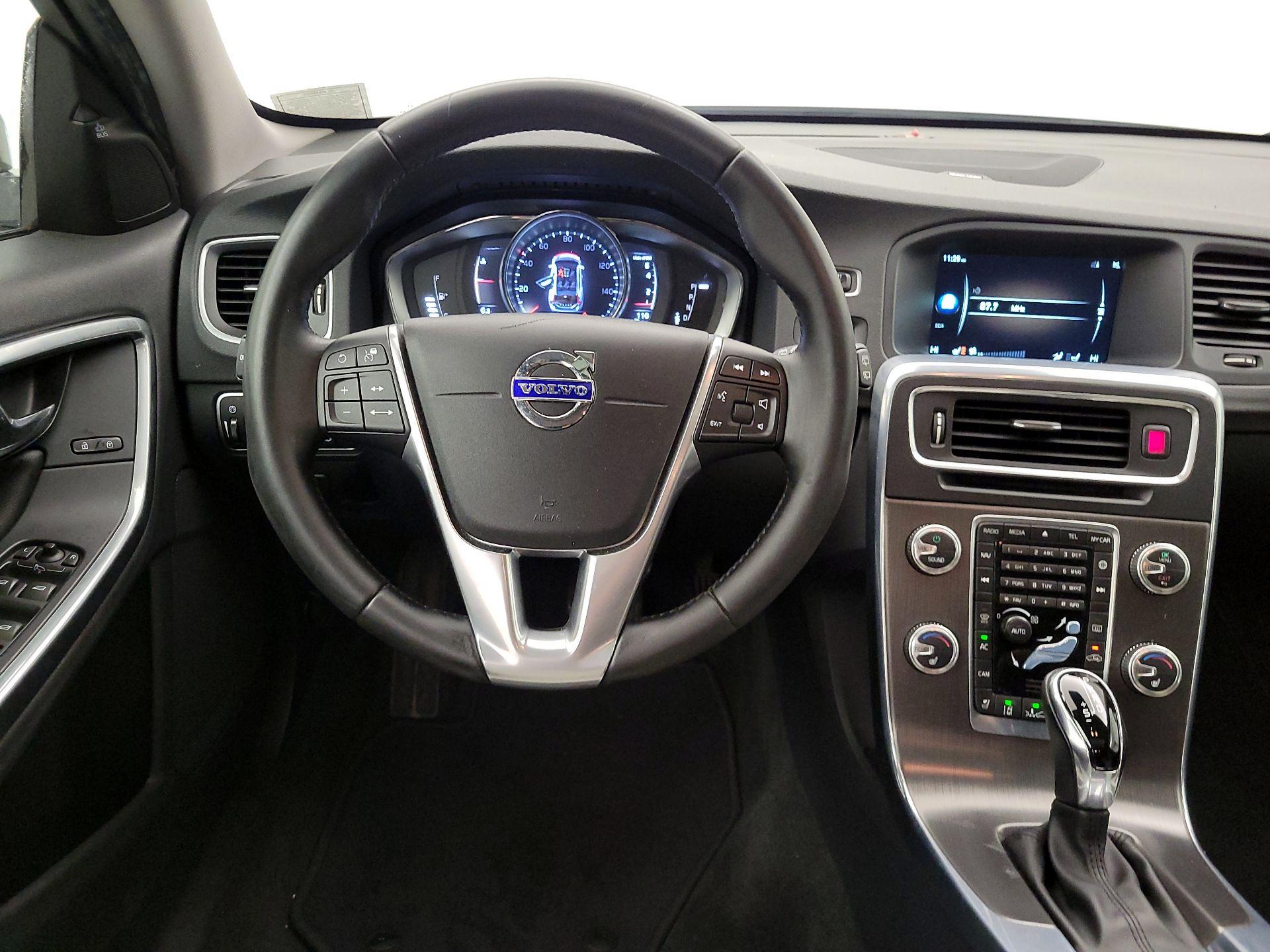 Thumbnail: 2016 Volvo S60 - 10