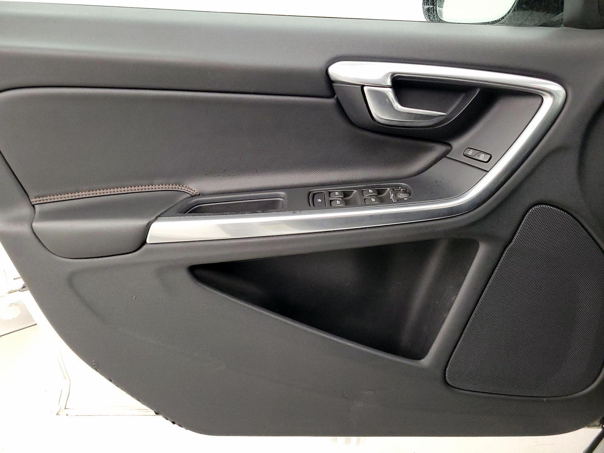 Thumbnail: 2016 Volvo S60 - 12