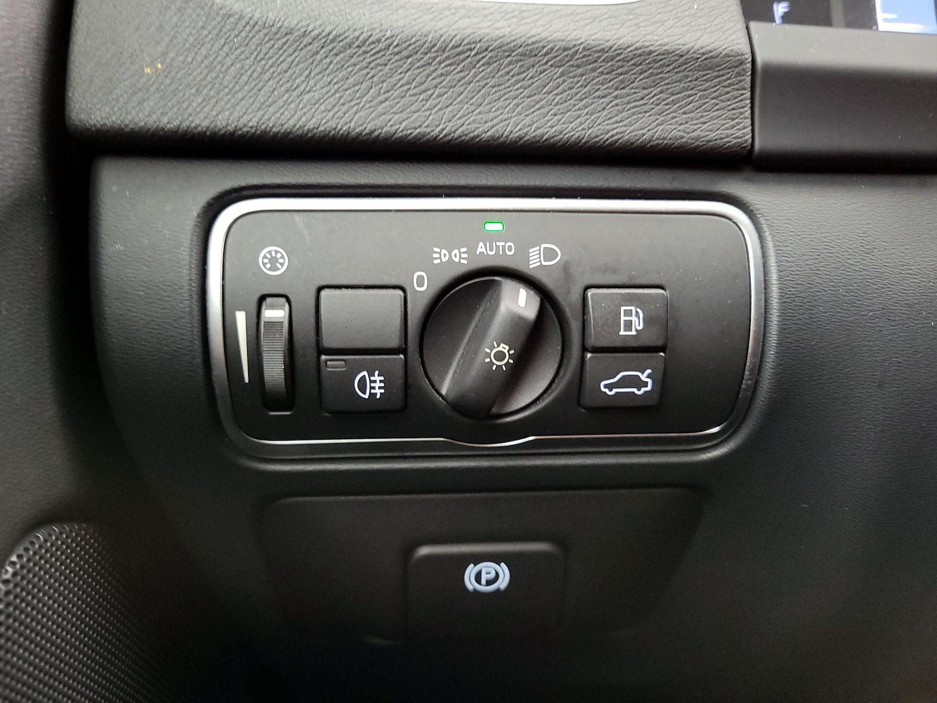Thumbnail: 2016 Volvo S60 - 13