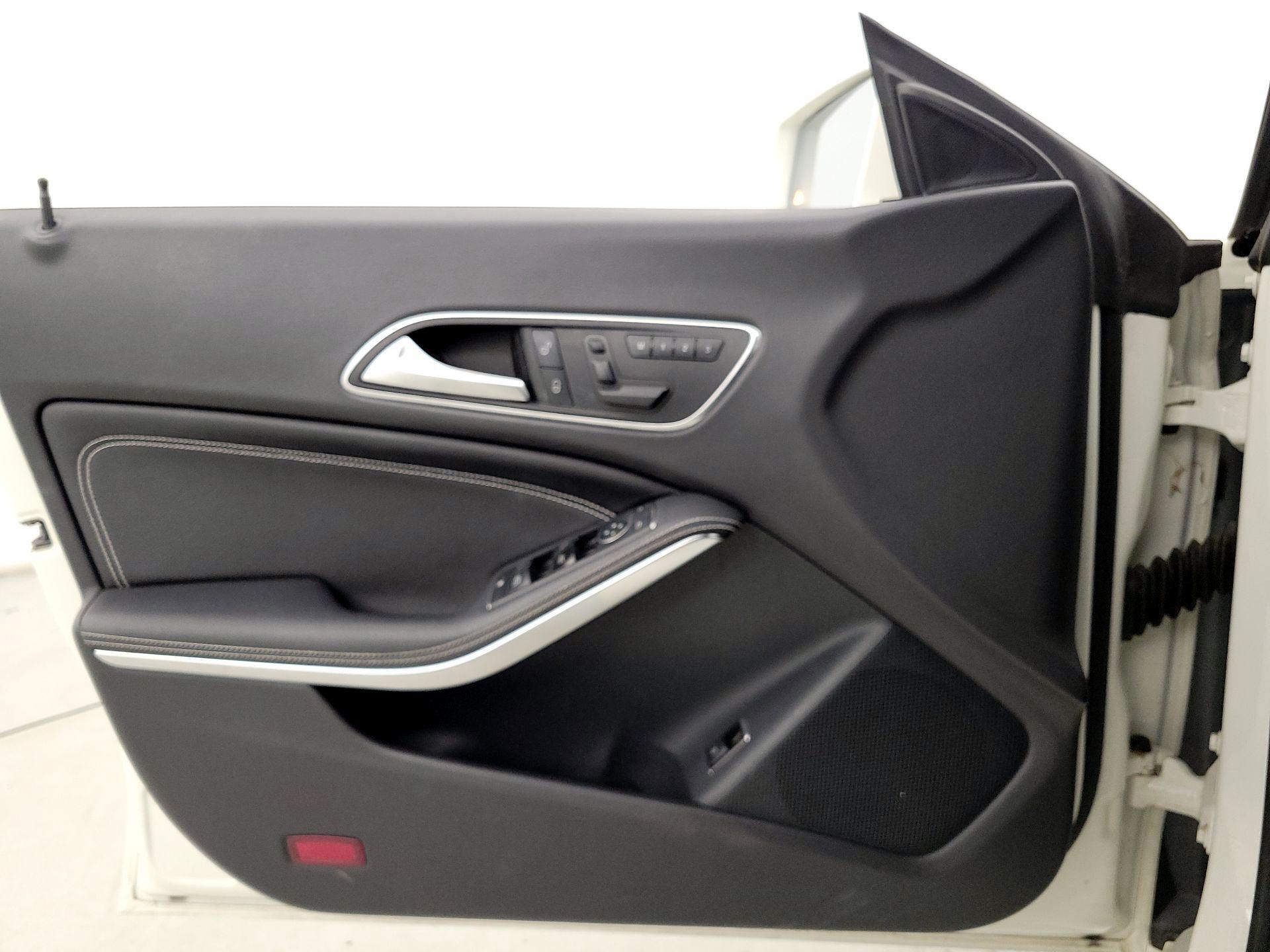 Thumbnail: 2016 Mercedes-Benz CLA - 12