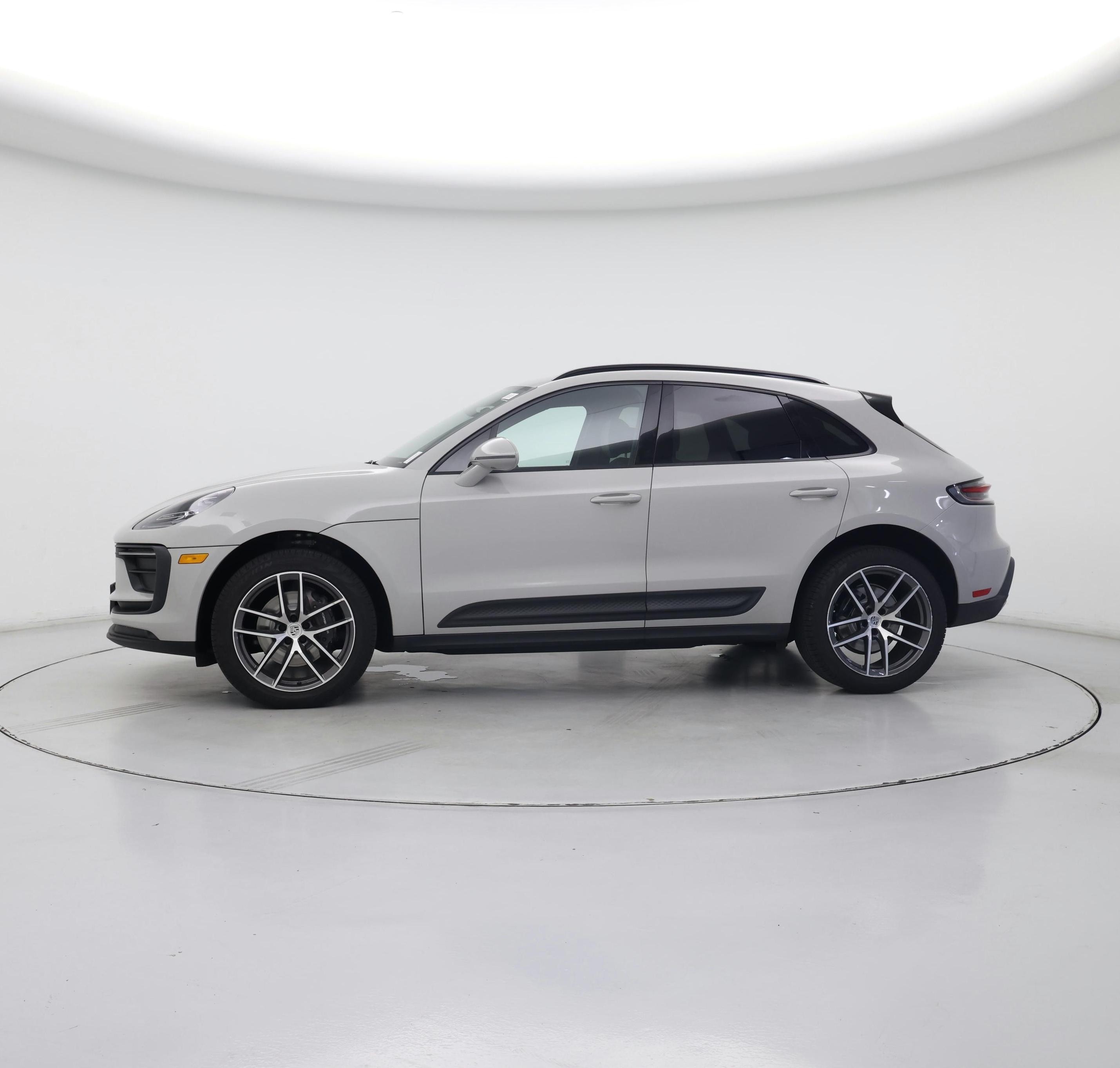 Thumbnail: 2022 Porsche Macan - 3