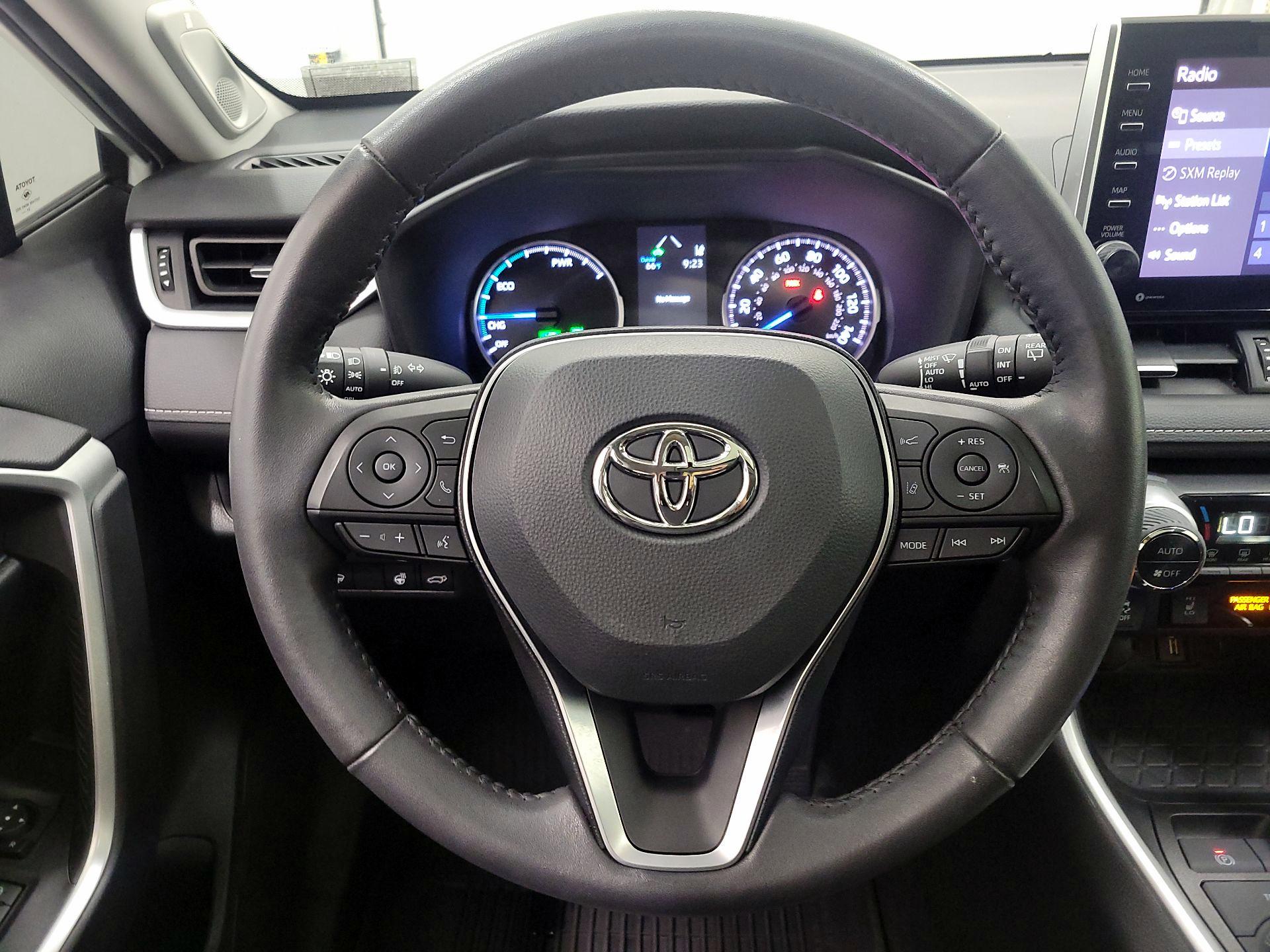 Thumbnail: 2022 Toyota RAV4 - 10