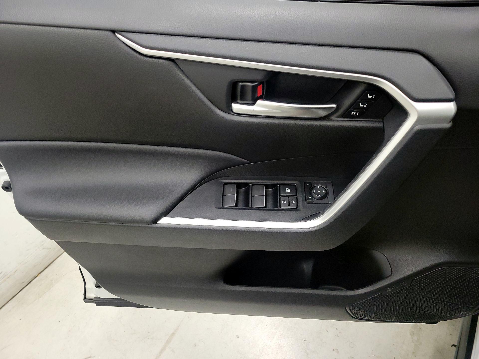 Thumbnail: 2022 Toyota RAV4 - 12