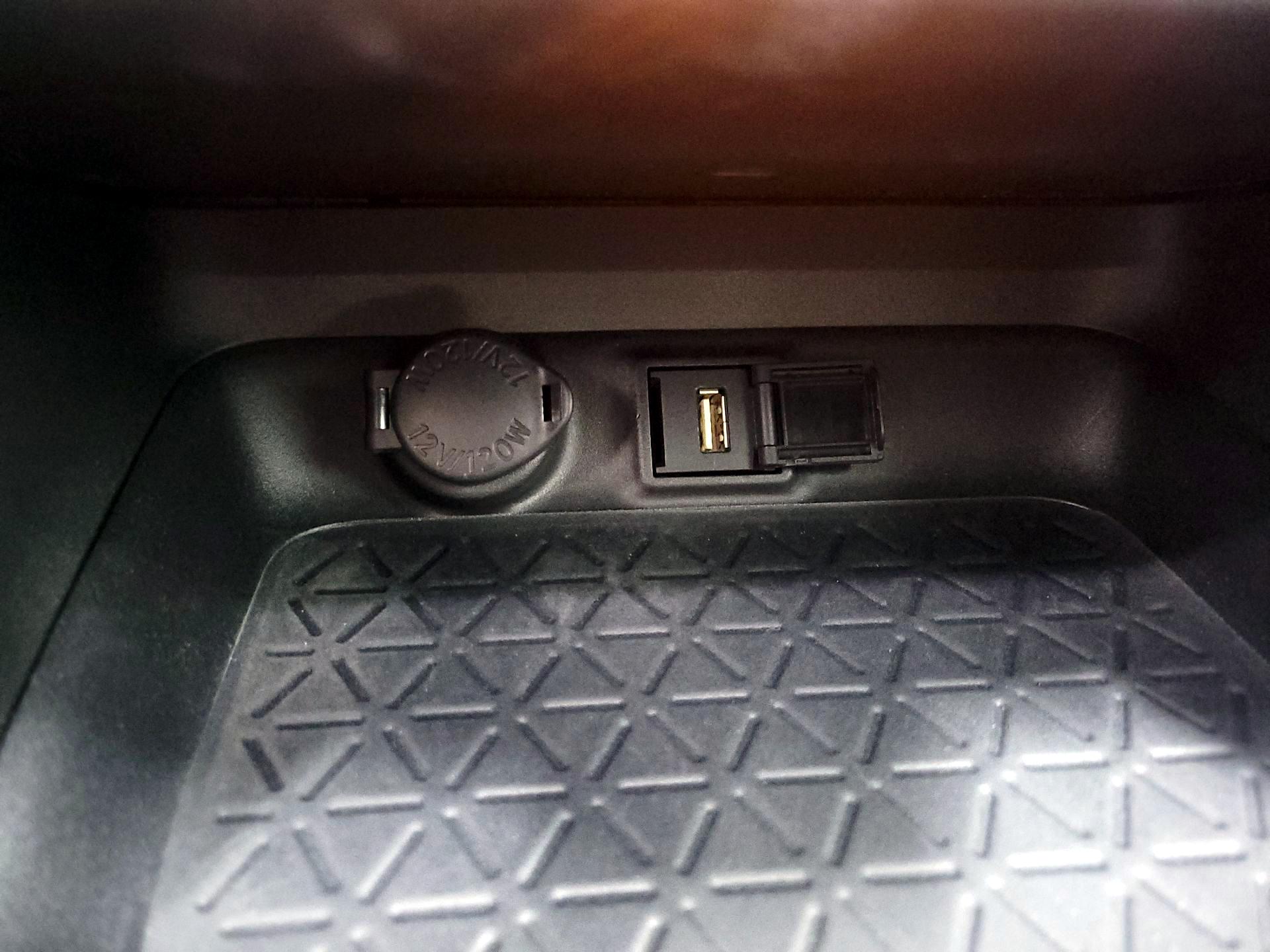 Thumbnail: 2022 Toyota RAV4 - 18
