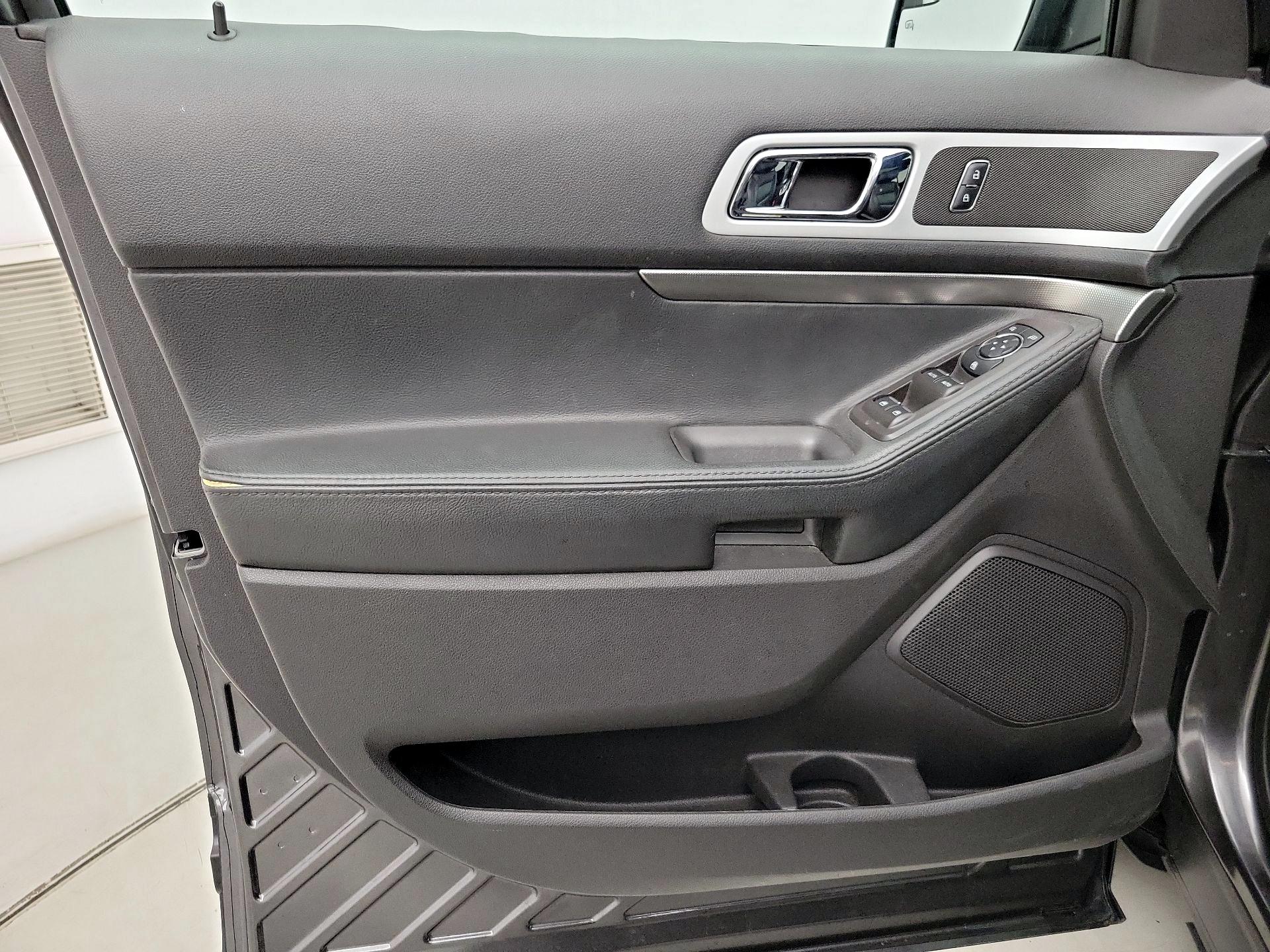 Thumbnail: 2015 Ford Explorer - 12
