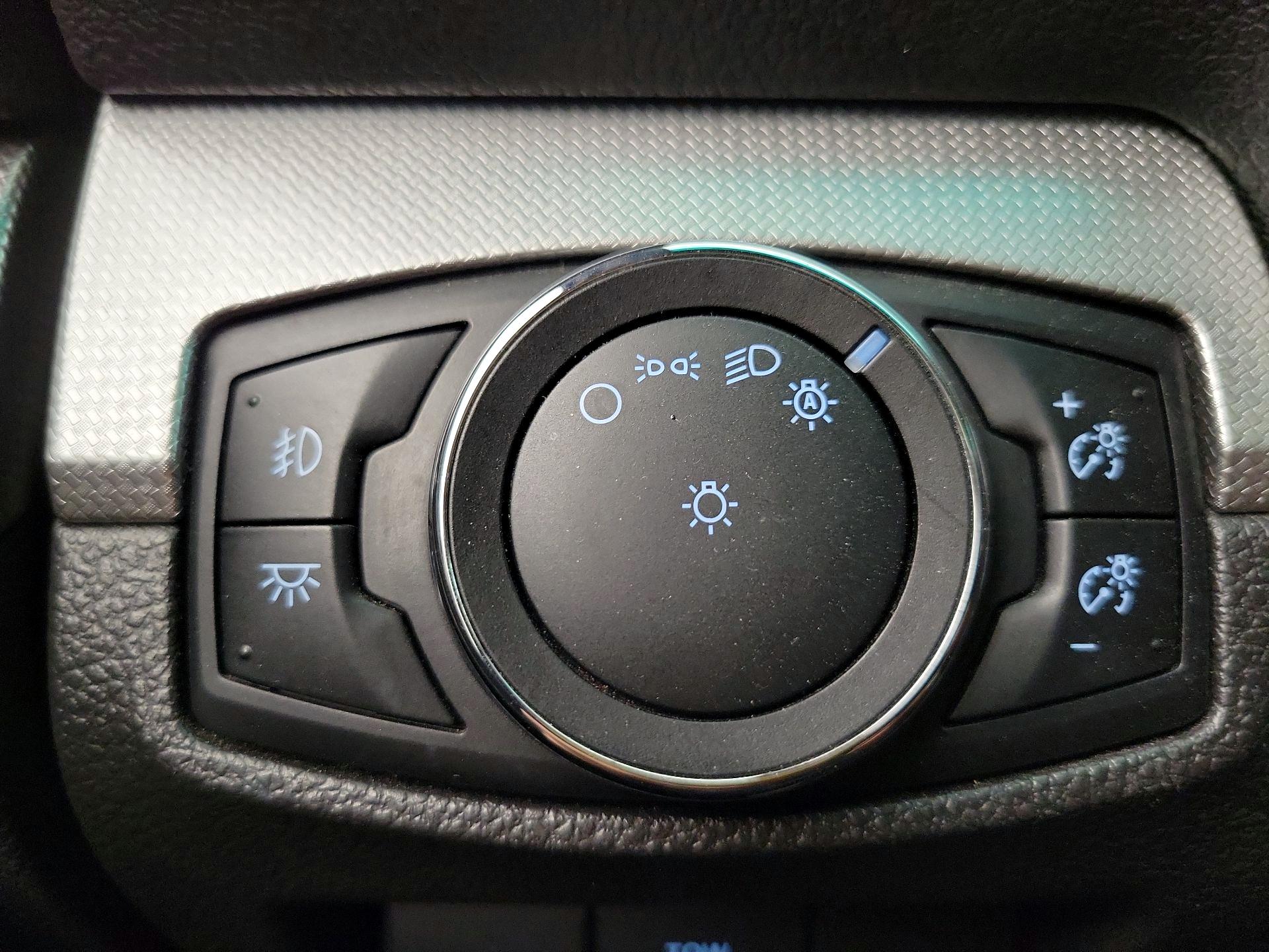 Thumbnail: 2015 Ford Explorer - 13