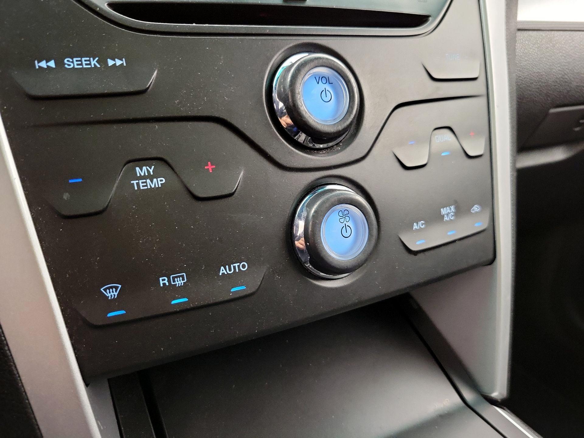 Thumbnail: 2015 Ford Explorer - 17