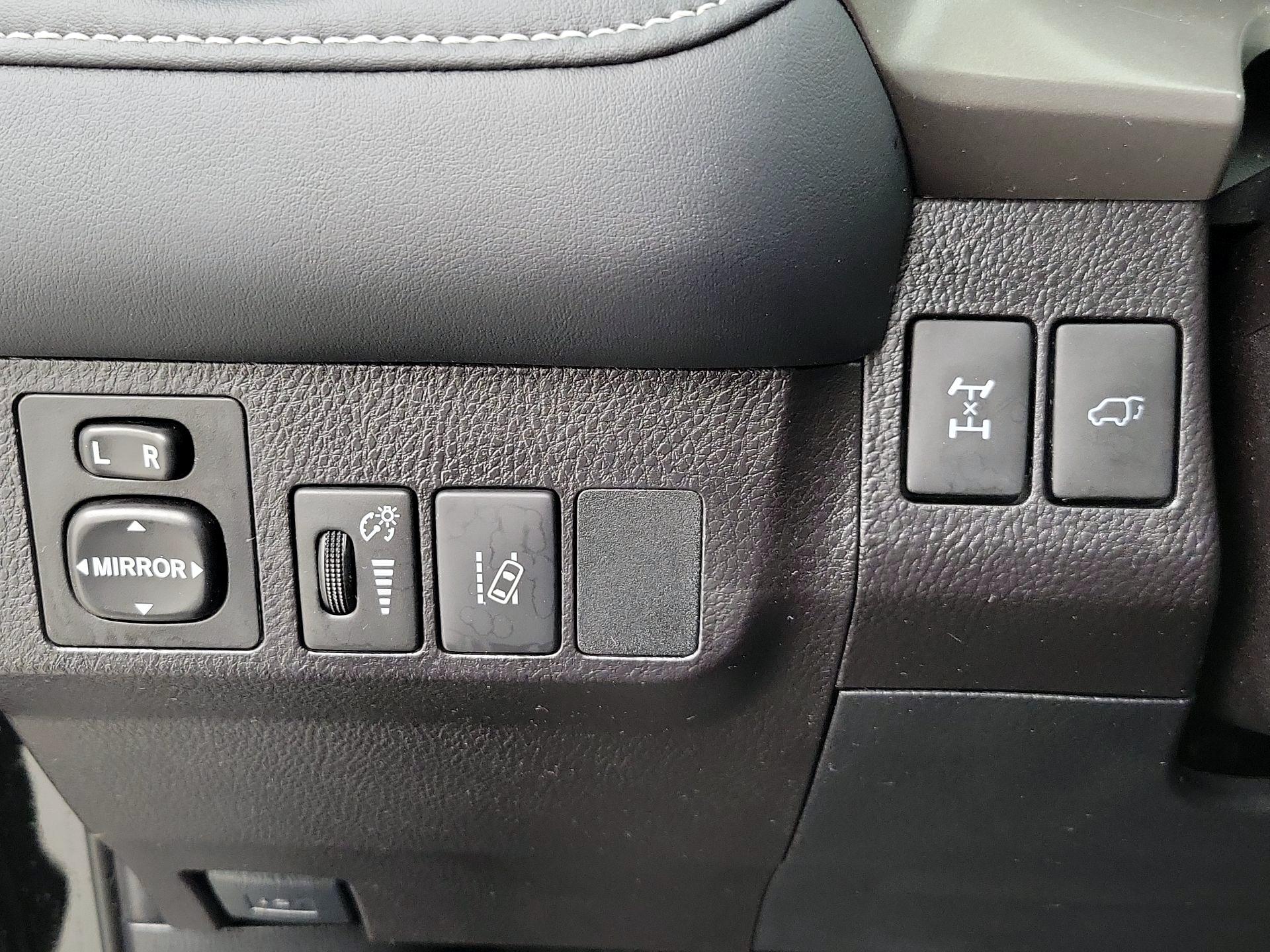 Thumbnail: 2018 Toyota RAV4 - 13
