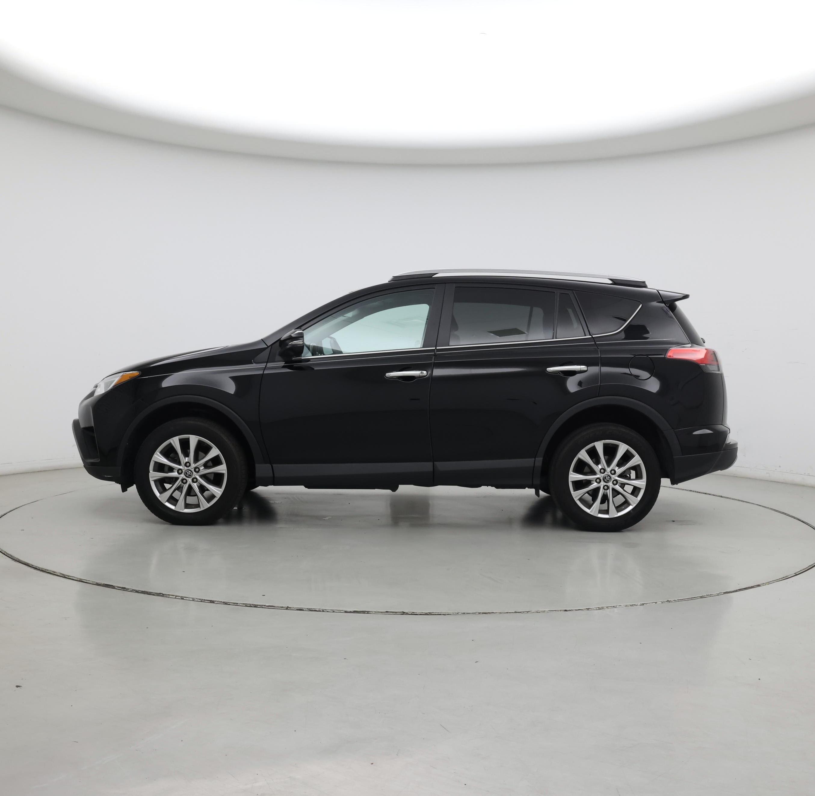 Thumbnail: 2018 Toyota RAV4 - 3