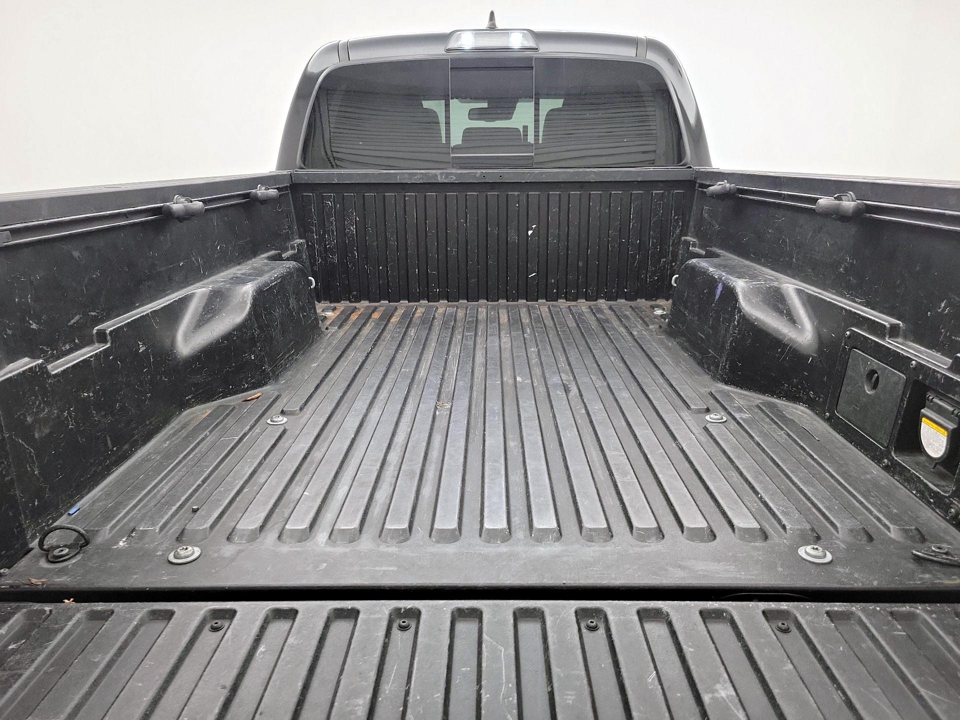 Thumbnail: 2019 Toyota Tacoma - 20