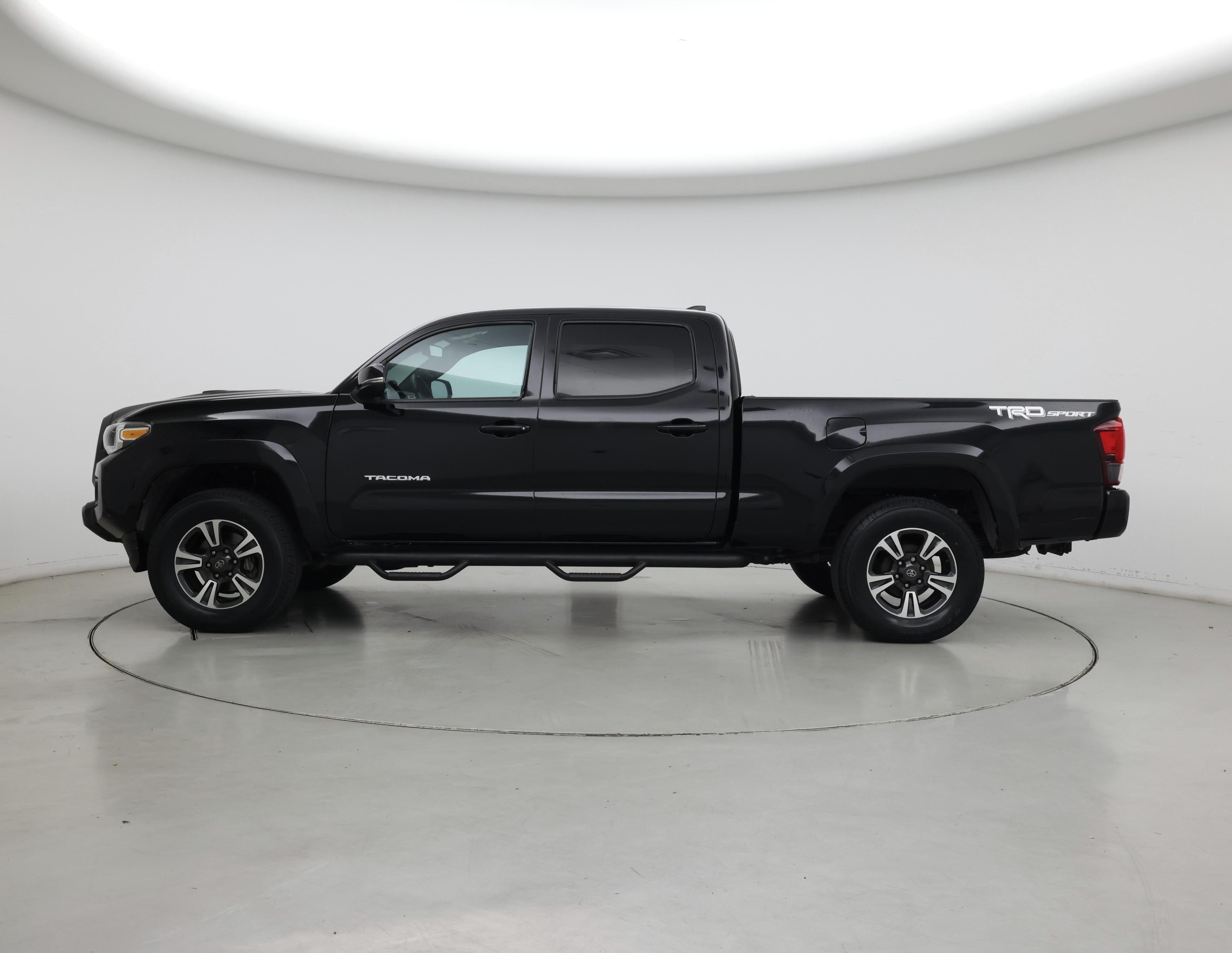 Thumbnail: 2019 Toyota Tacoma - 3