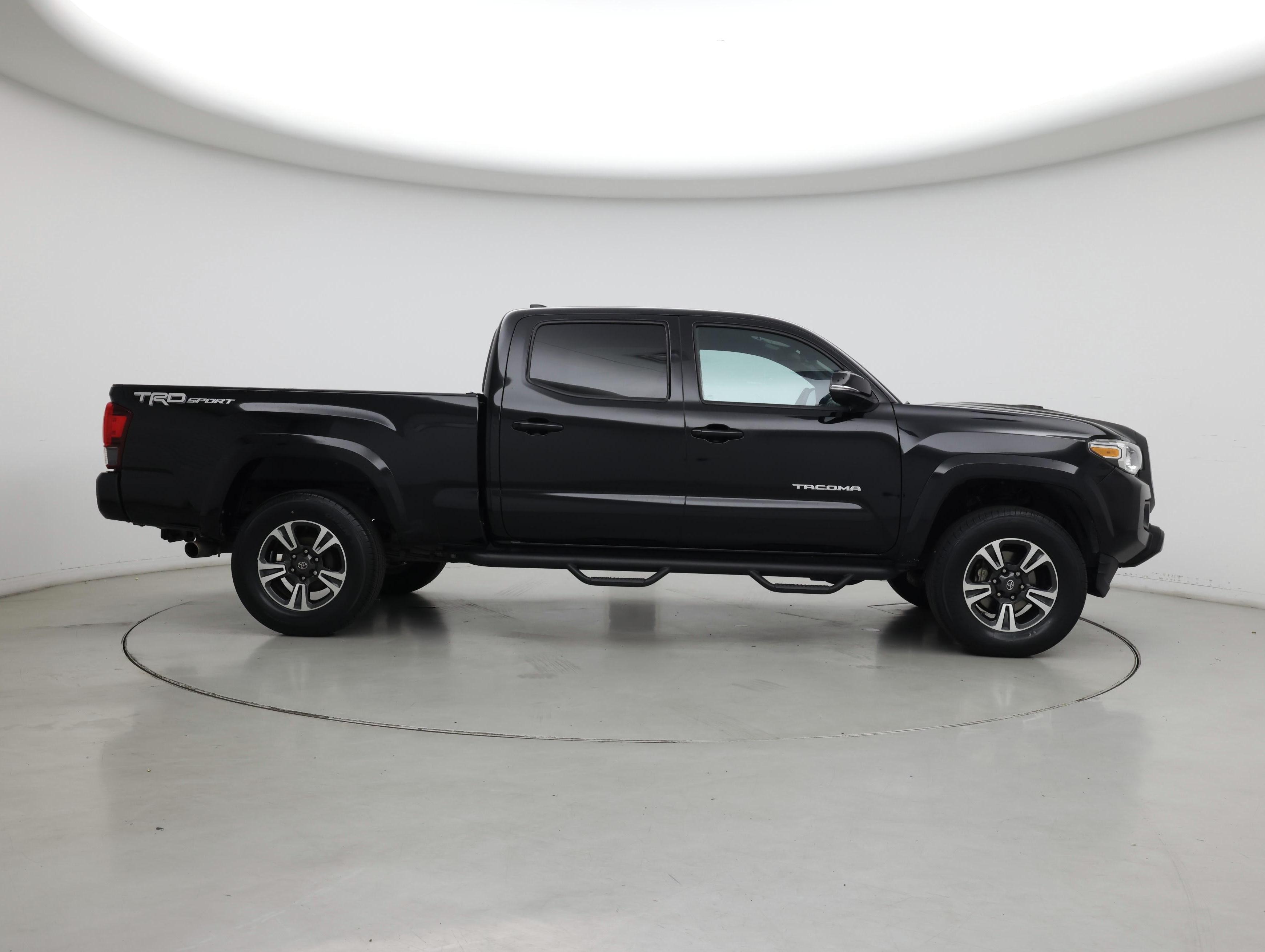 Thumbnail: 2019 Toyota Tacoma - 7