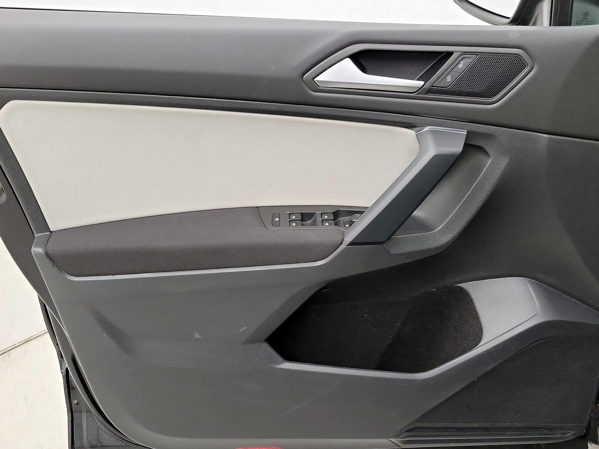 Thumbnail: 2019 Volkswagen Tiguan - 12