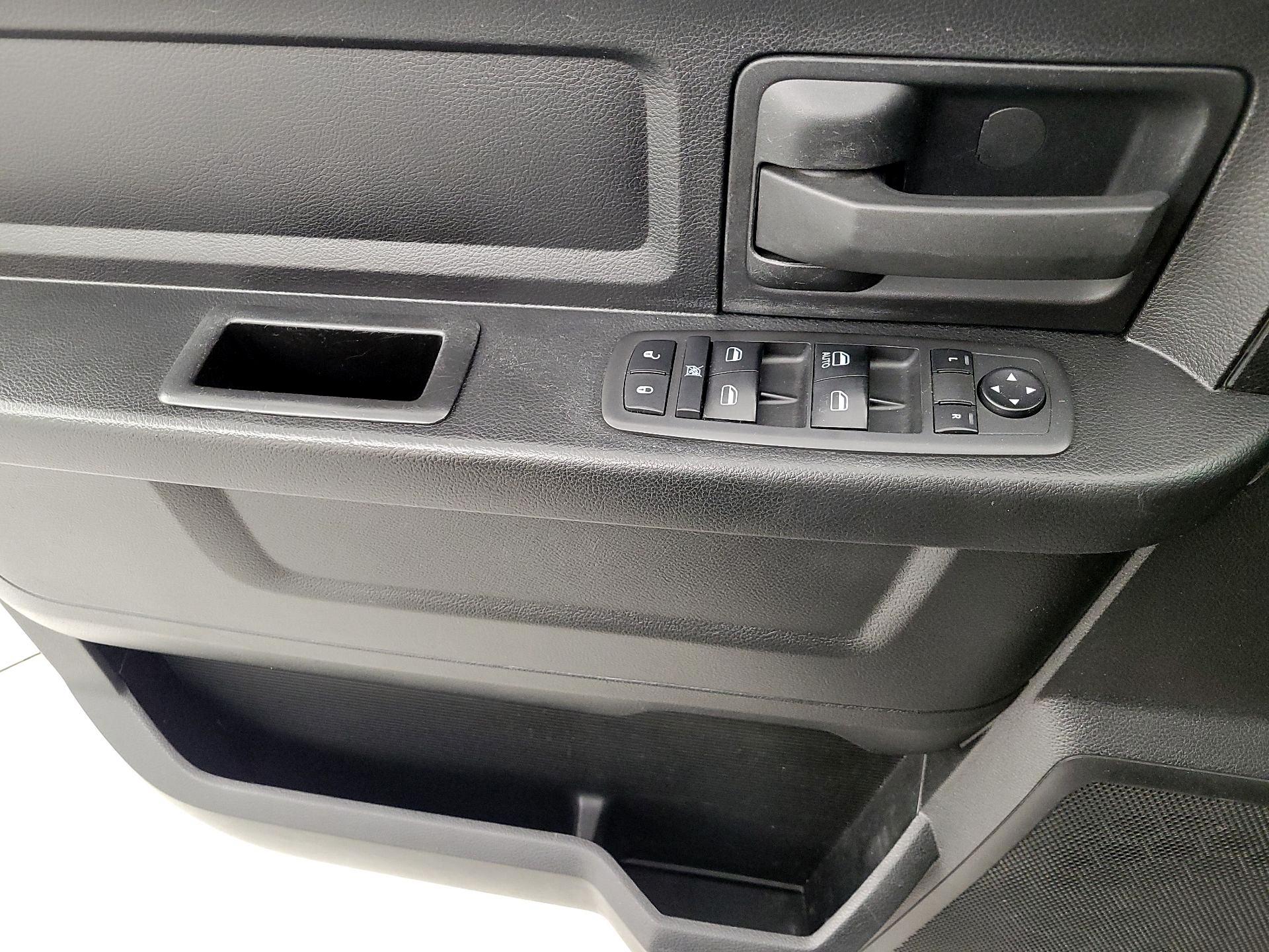 Thumbnail: 2021 RAM 1500 Classic - 12