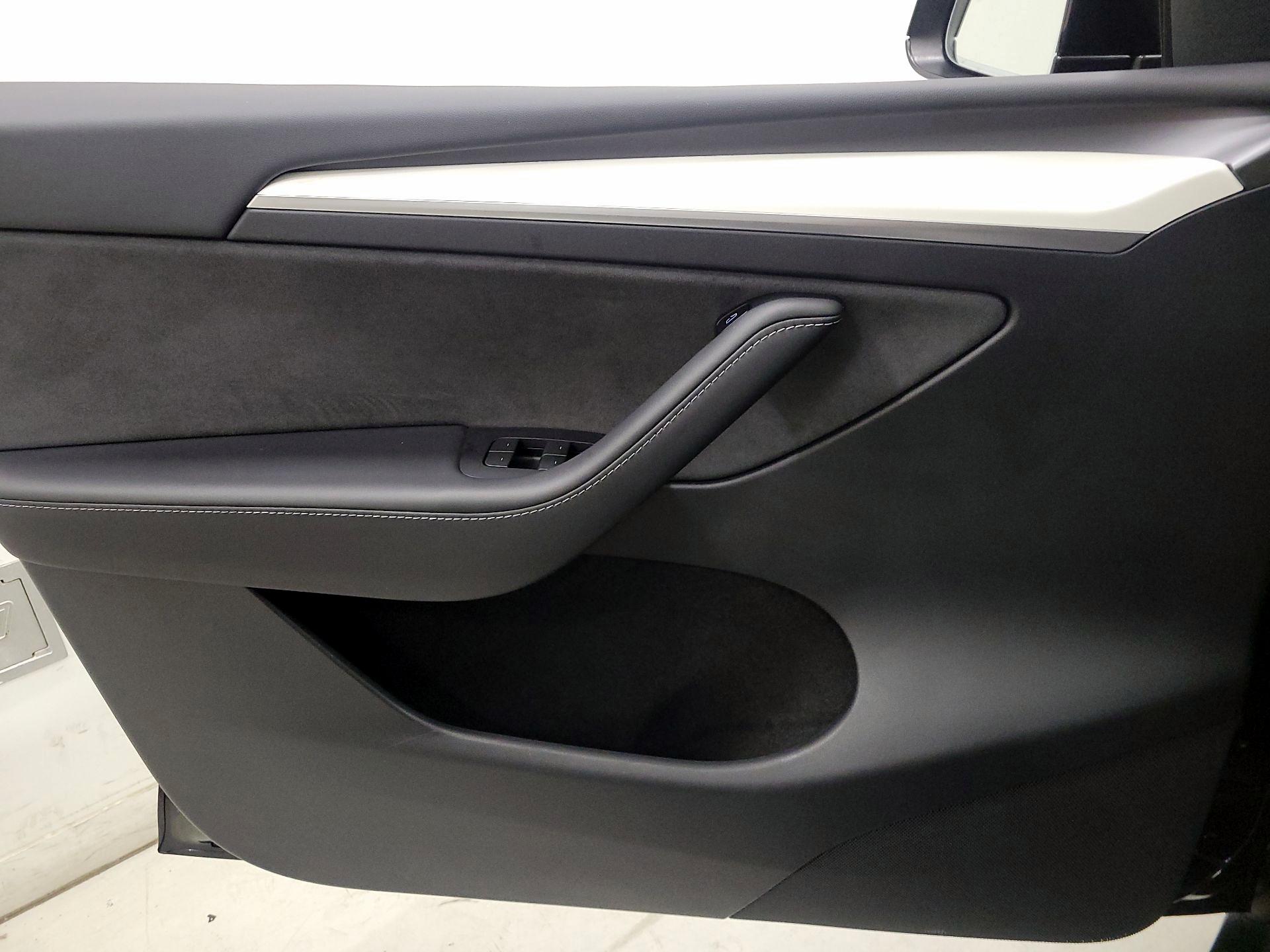 Thumbnail: 2023 Tesla Model Y - 12