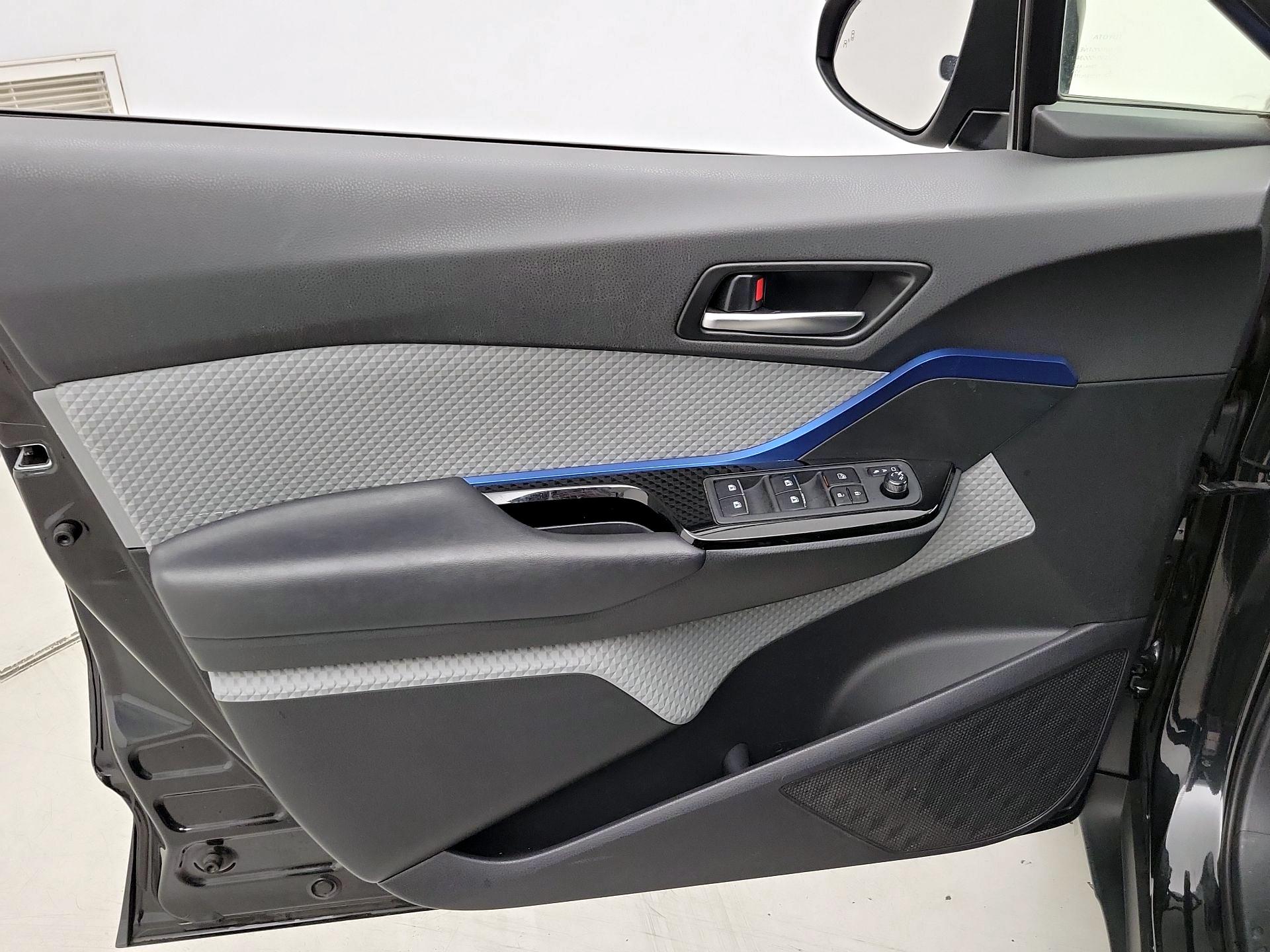 Thumbnail: 2019 Toyota C-HR - 12