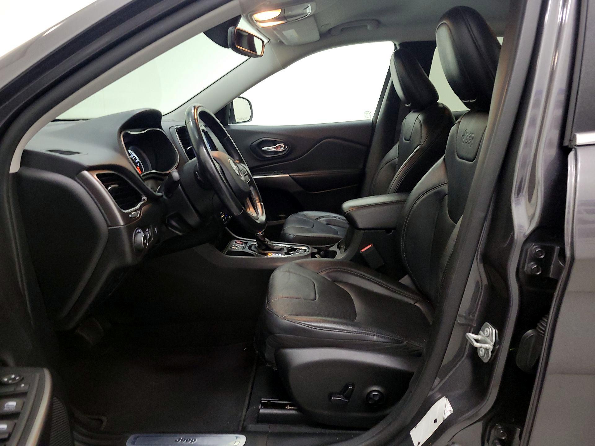 Thumbnail: 2020 Jeep Cherokee - 11