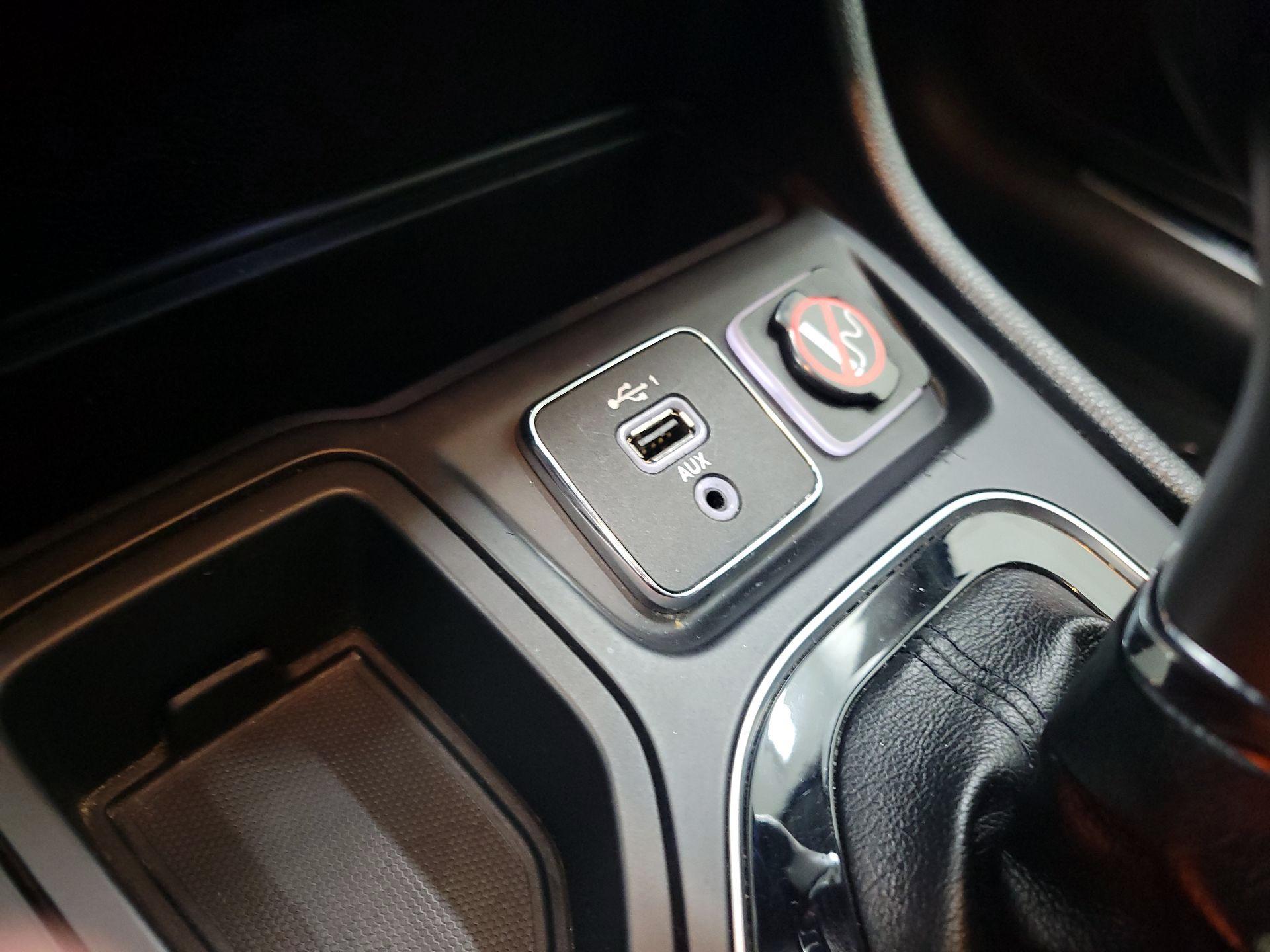 Thumbnail: 2020 Jeep Cherokee - 18