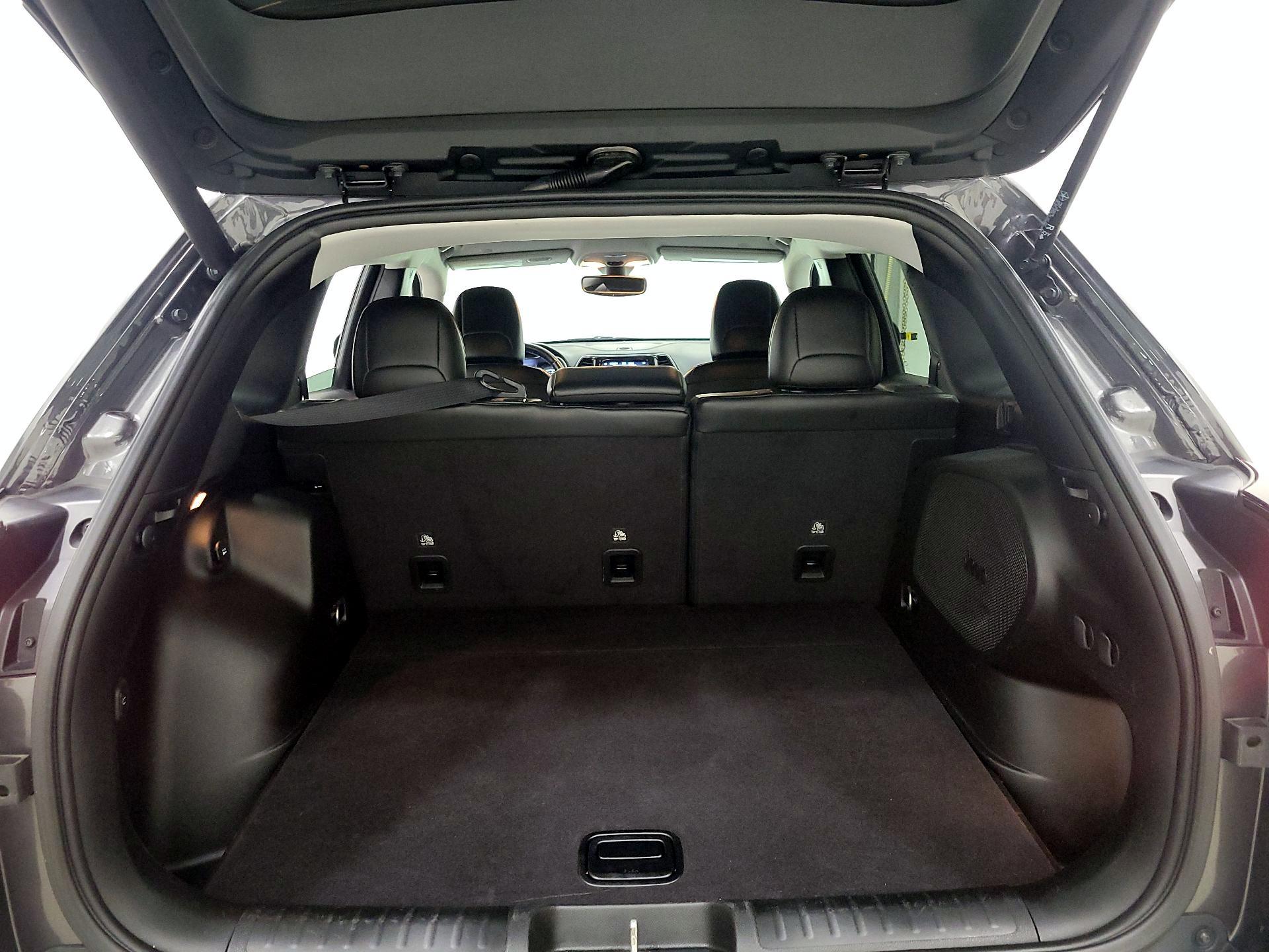 Thumbnail: 2020 Jeep Cherokee - 20