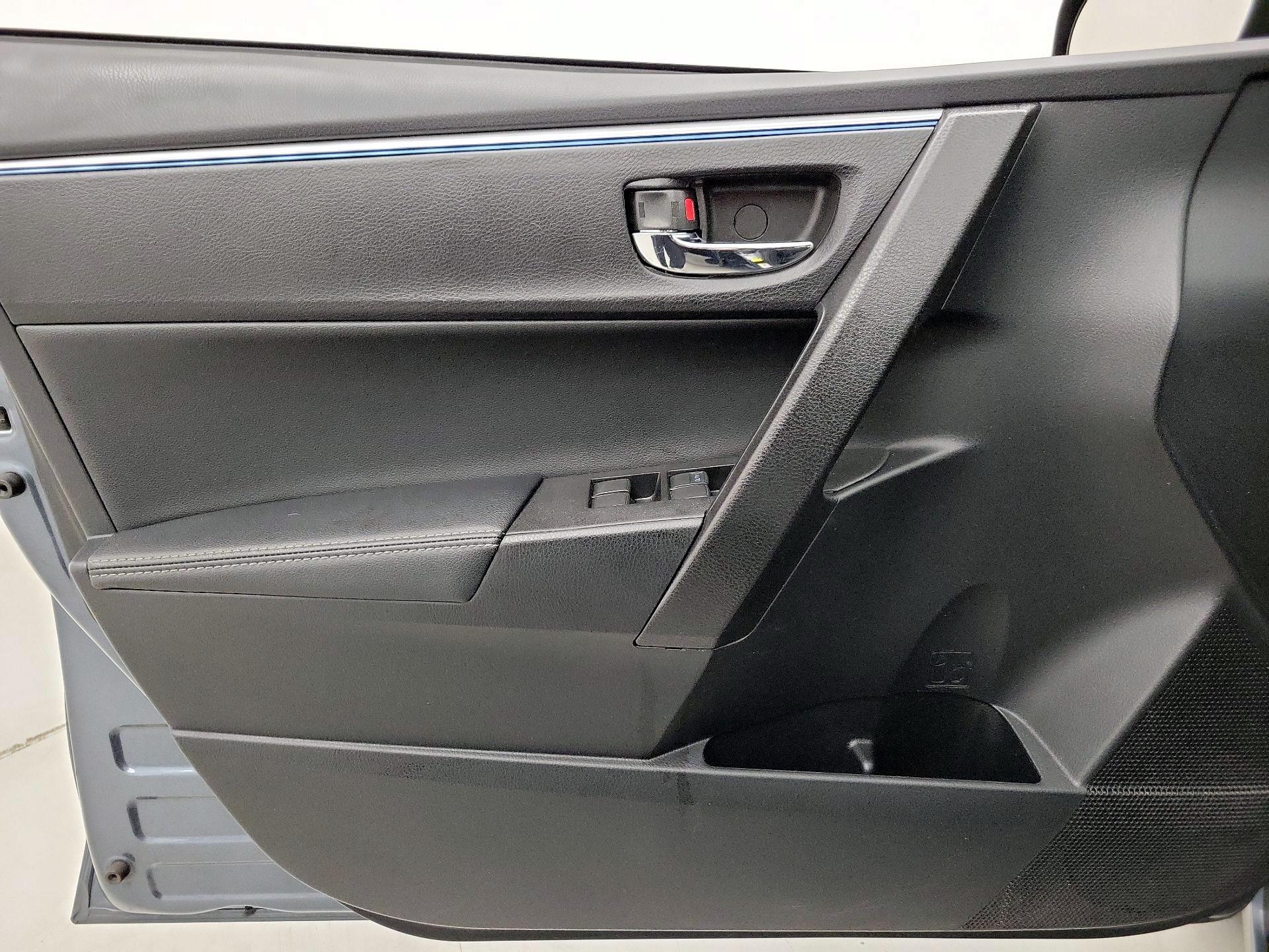 Thumbnail: 2015 Toyota Corolla - 12