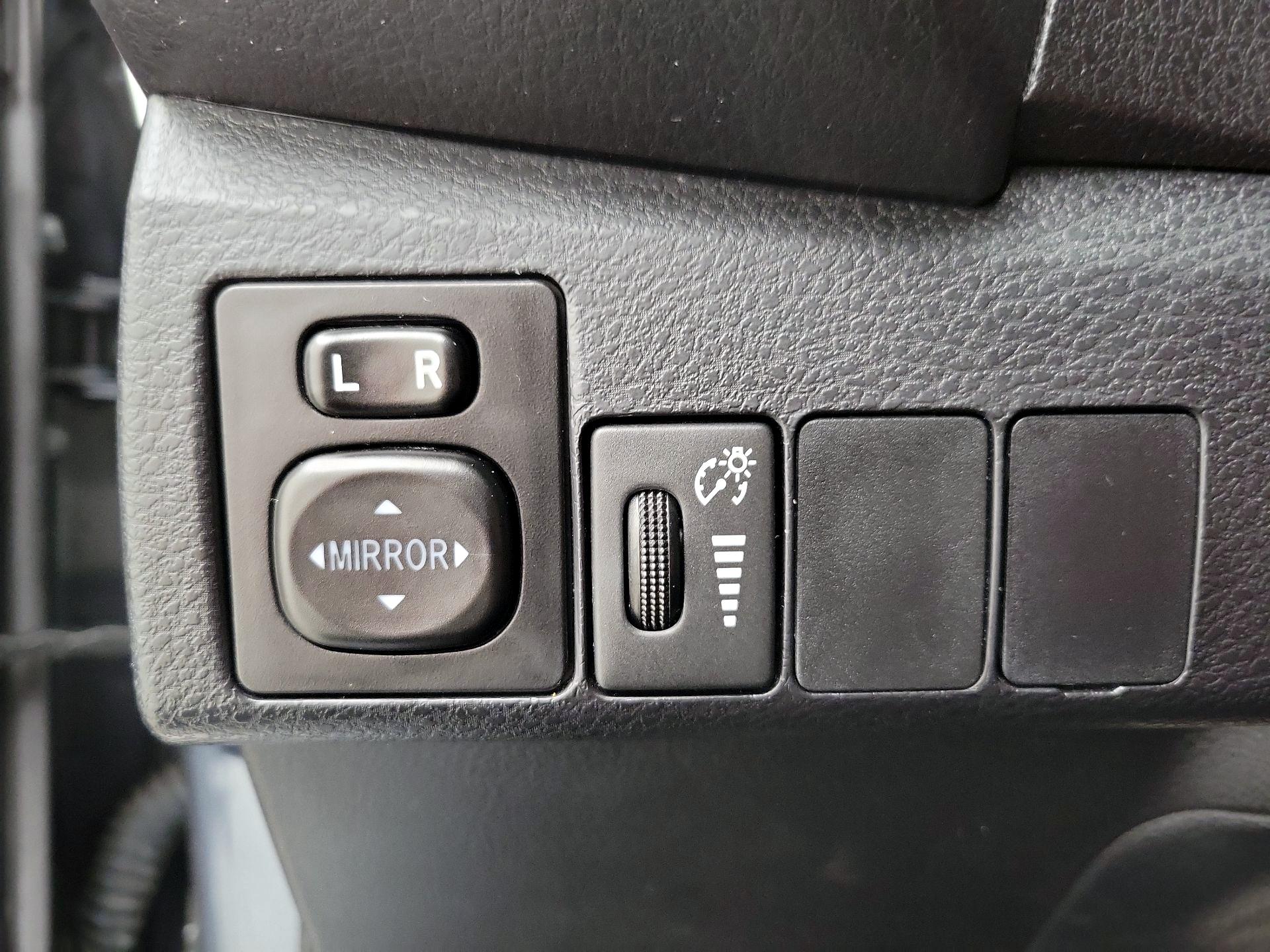 Thumbnail: 2015 Toyota Corolla - 13