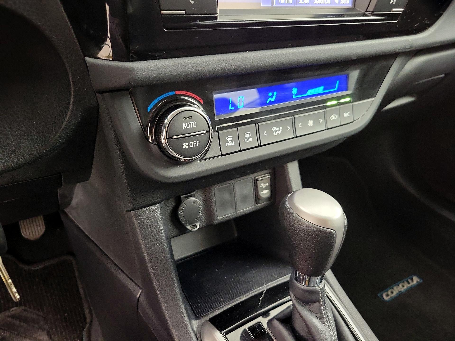 Thumbnail: 2015 Toyota Corolla - 16