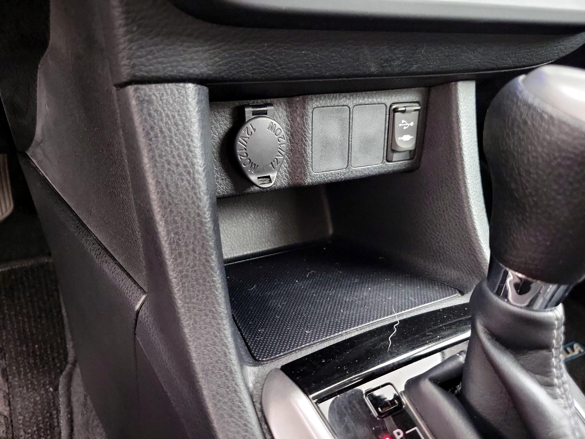 Thumbnail: 2015 Toyota Corolla - 18