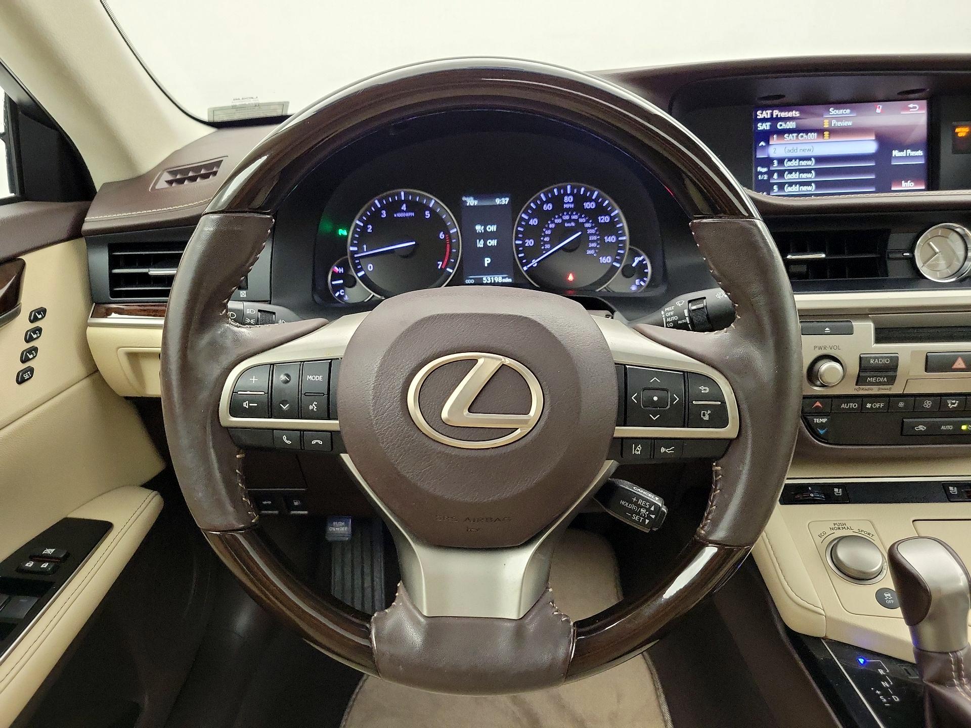 Thumbnail: 2018 Lexus ES - 10