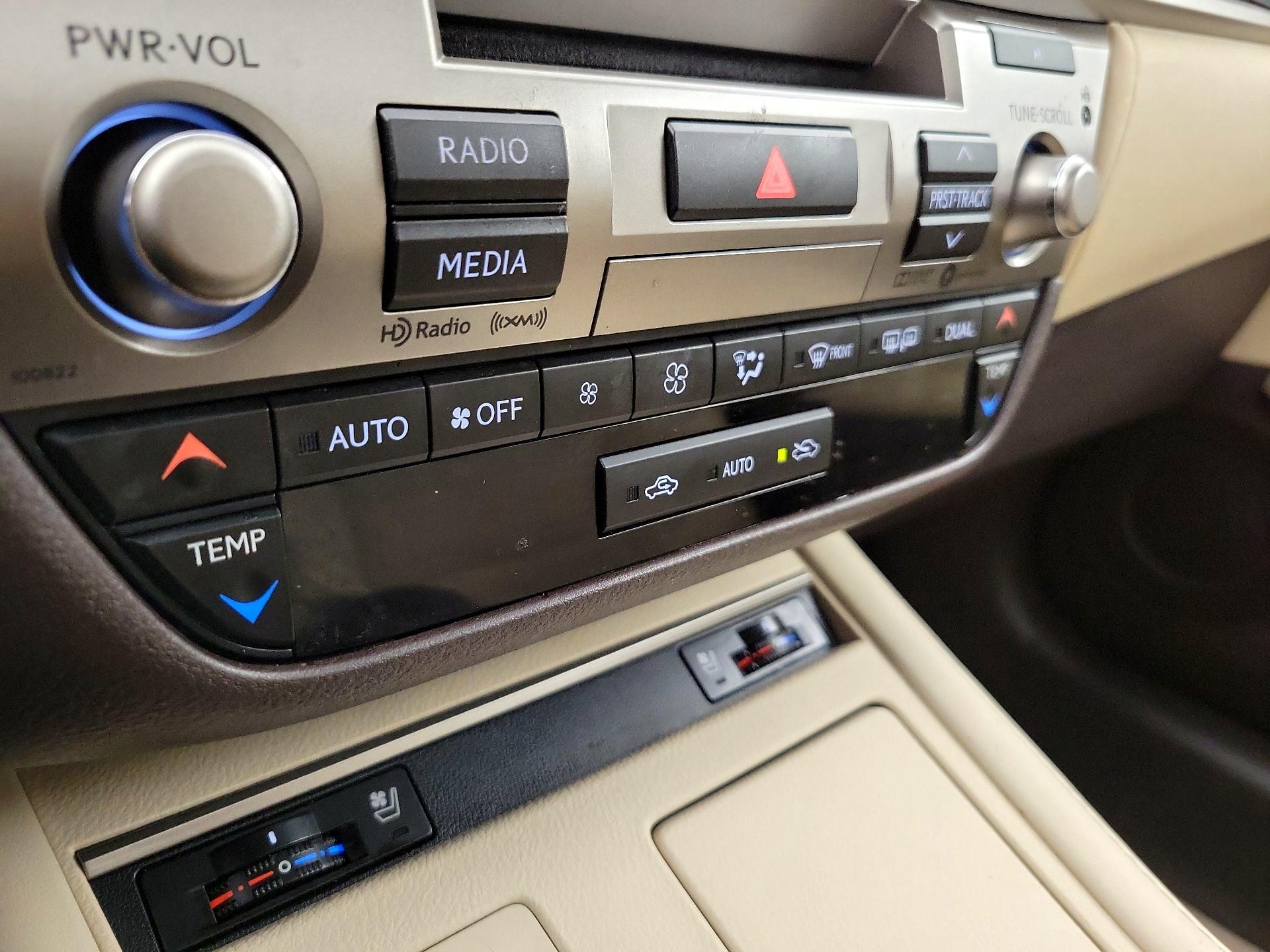 Thumbnail: 2018 Lexus ES - 17