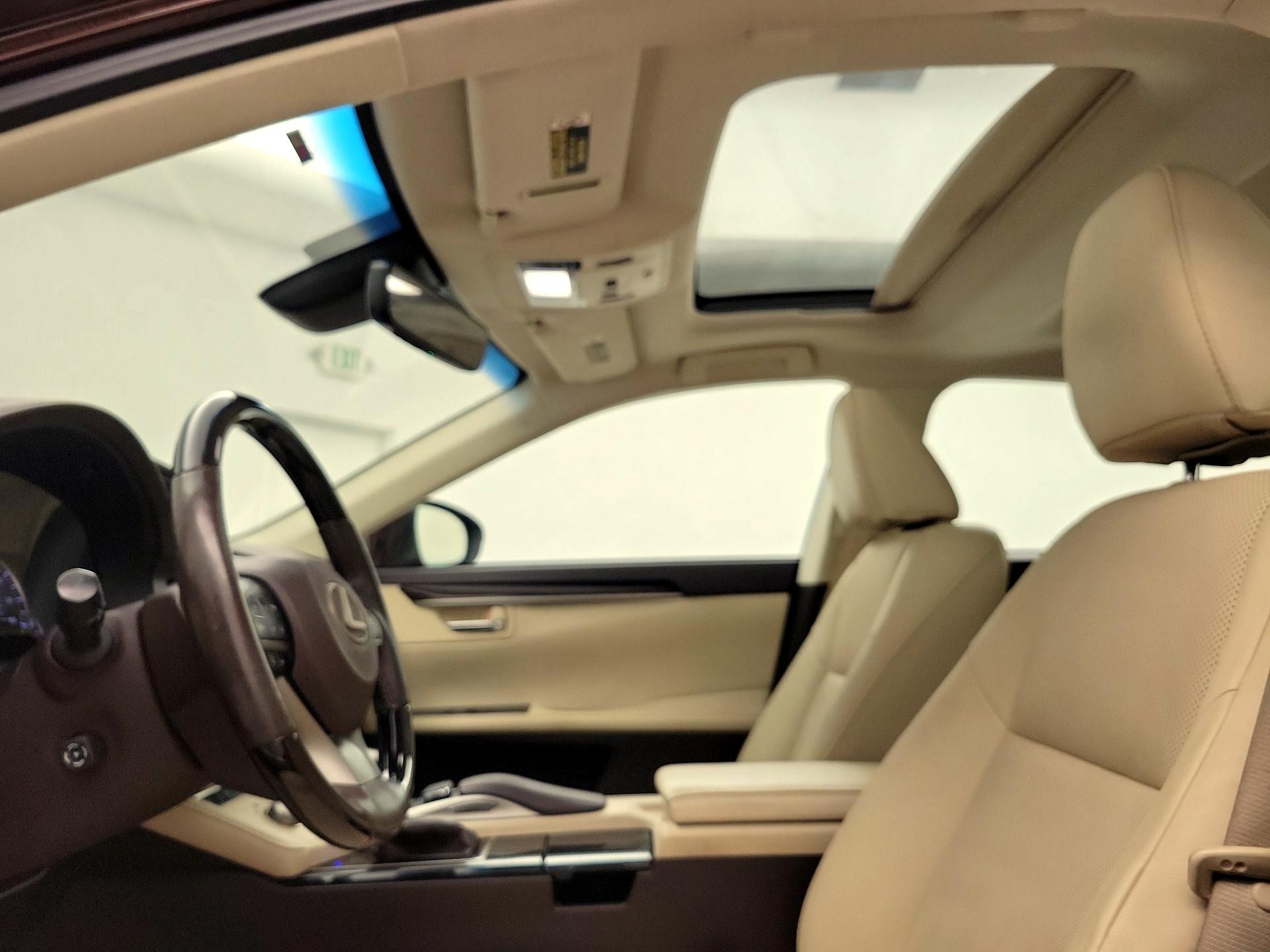 Thumbnail: 2018 Lexus ES - 20
