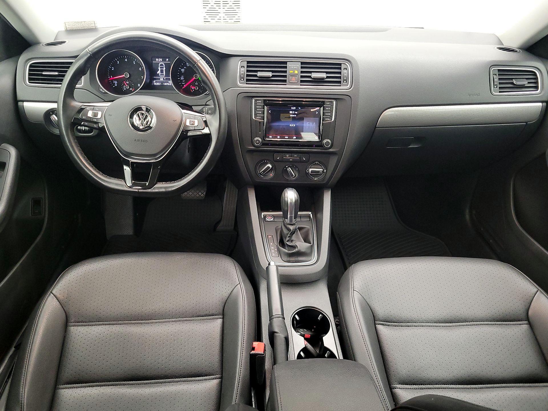 Thumbnail: 2017 Volkswagen Jetta - 9
