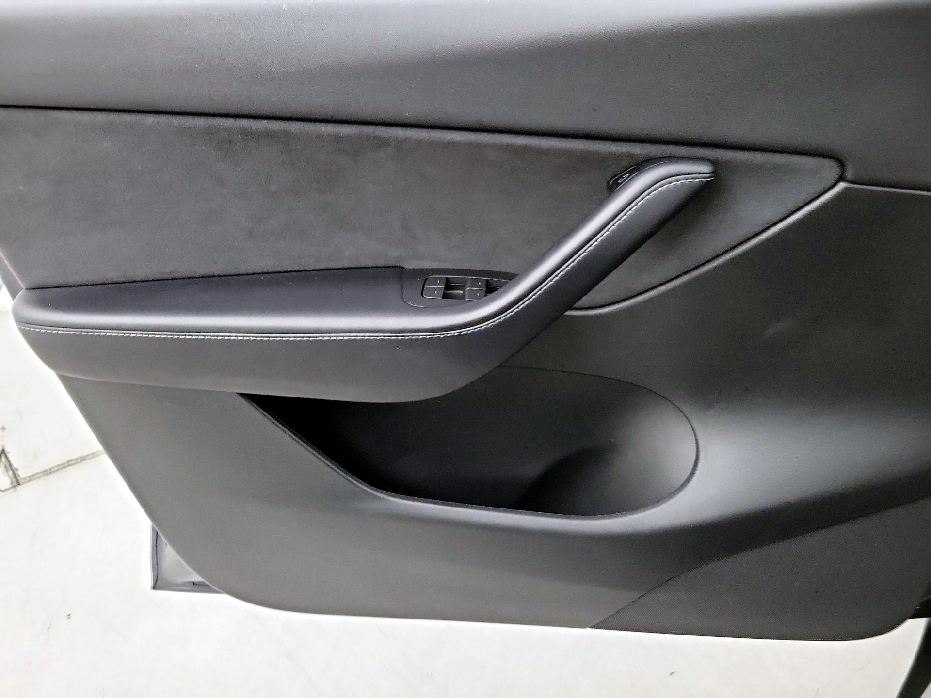Thumbnail: 2022 Tesla Model Y - 12