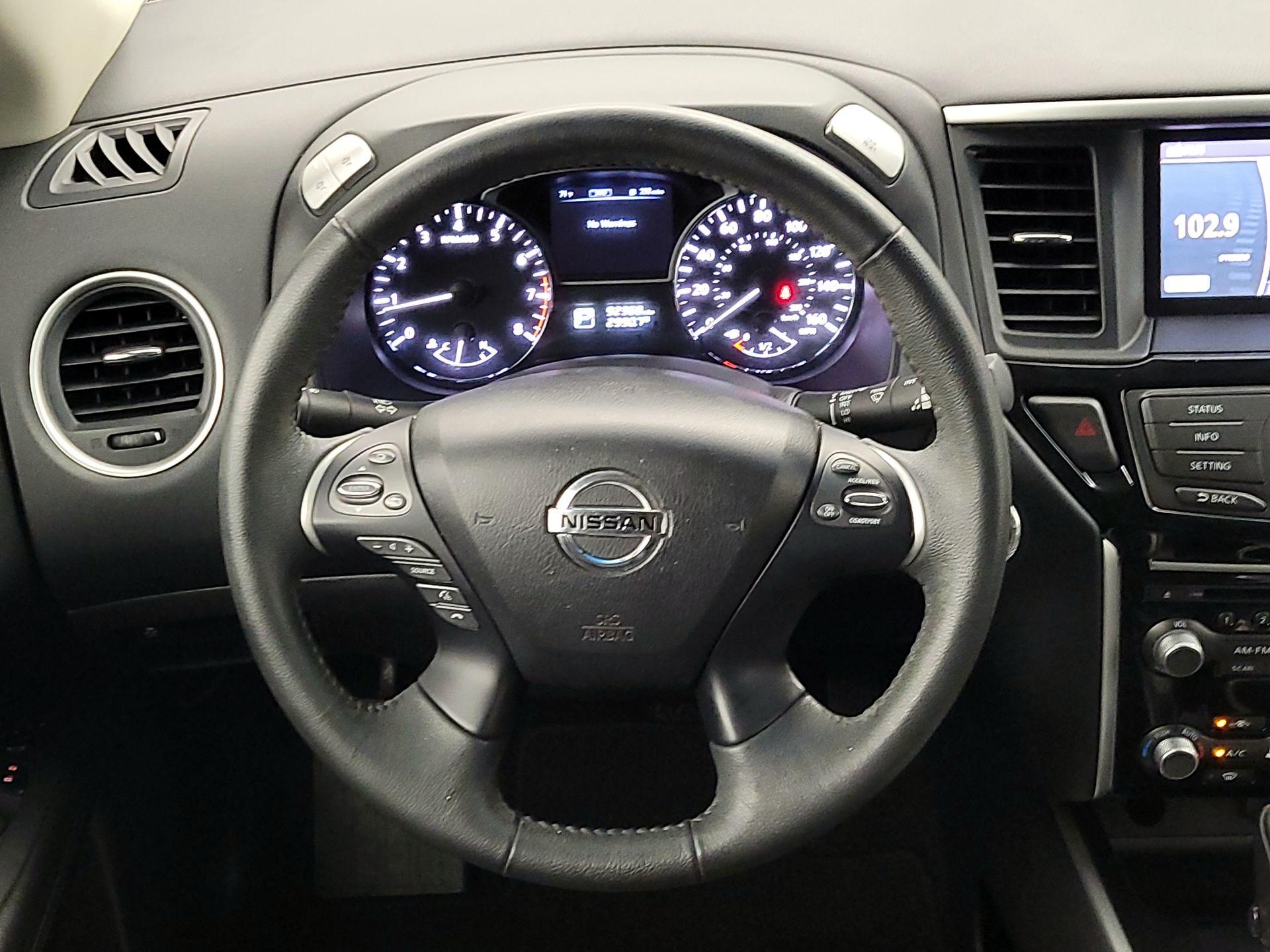 Thumbnail: 2015 Nissan Pathfinder - 10
