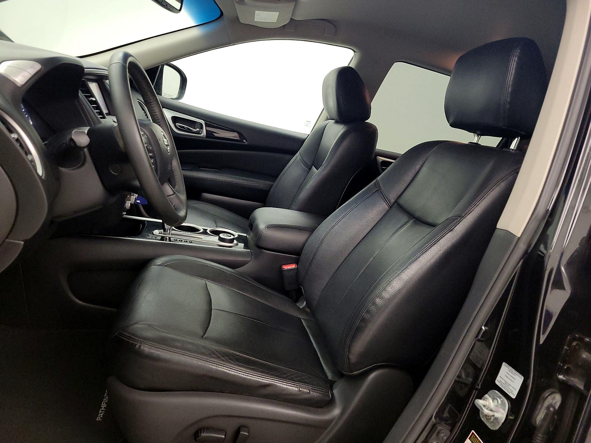 Thumbnail: 2015 Nissan Pathfinder - 11