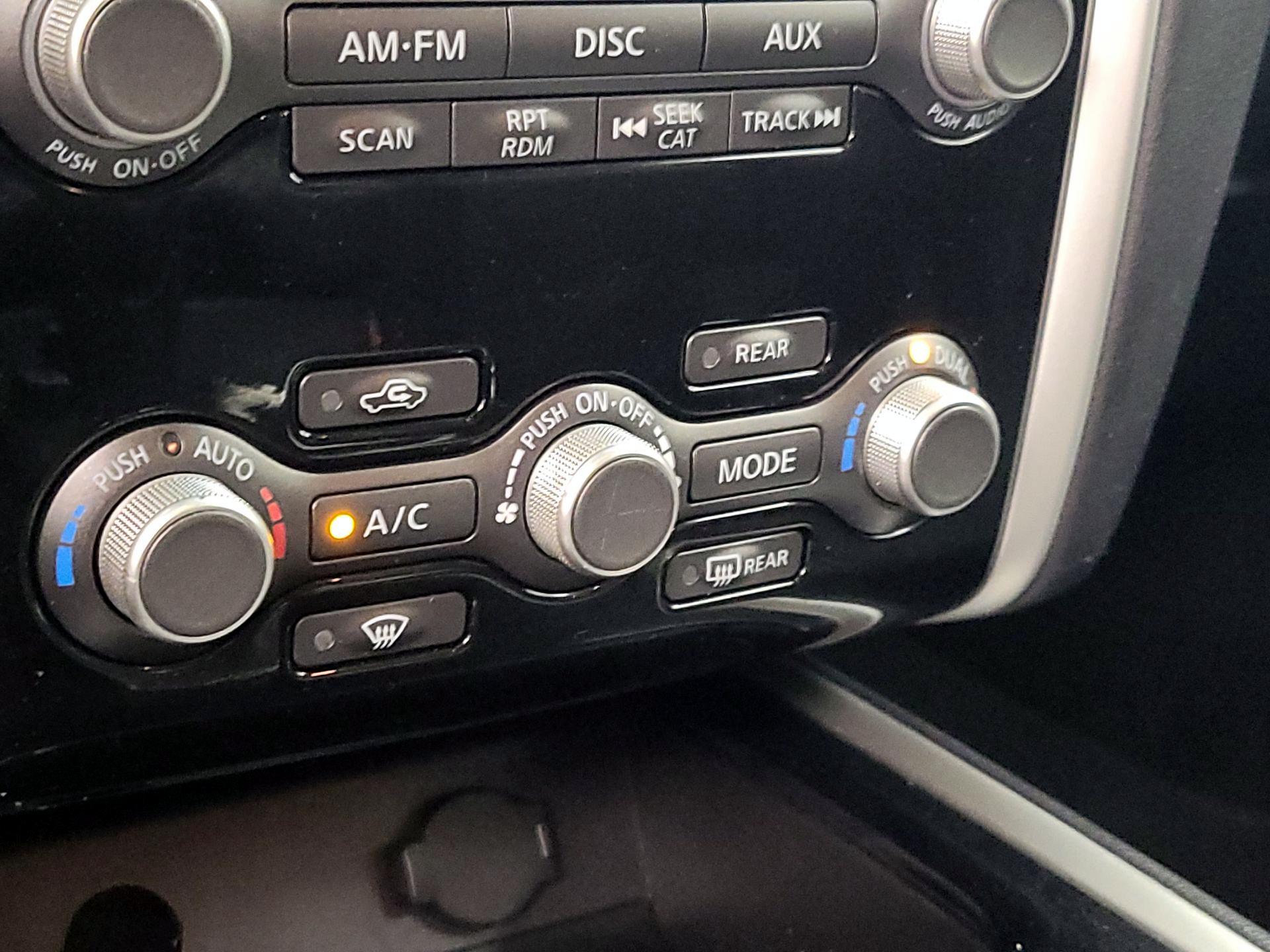 Thumbnail: 2015 Nissan Pathfinder - 16