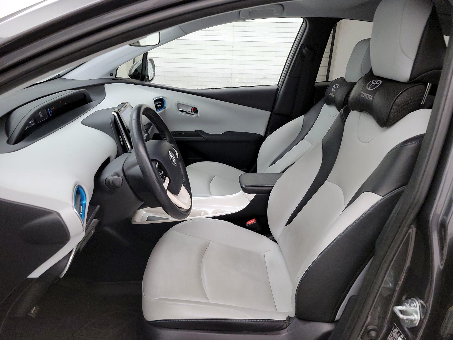 Thumbnail: 2017 Toyota Prius Prime - 11