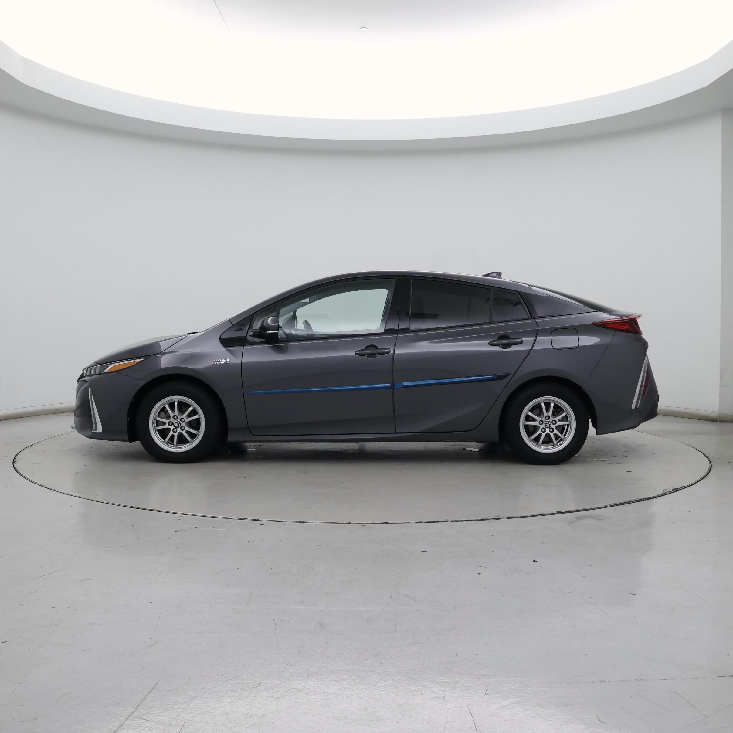 Thumbnail: 2017 Toyota Prius Prime - 3