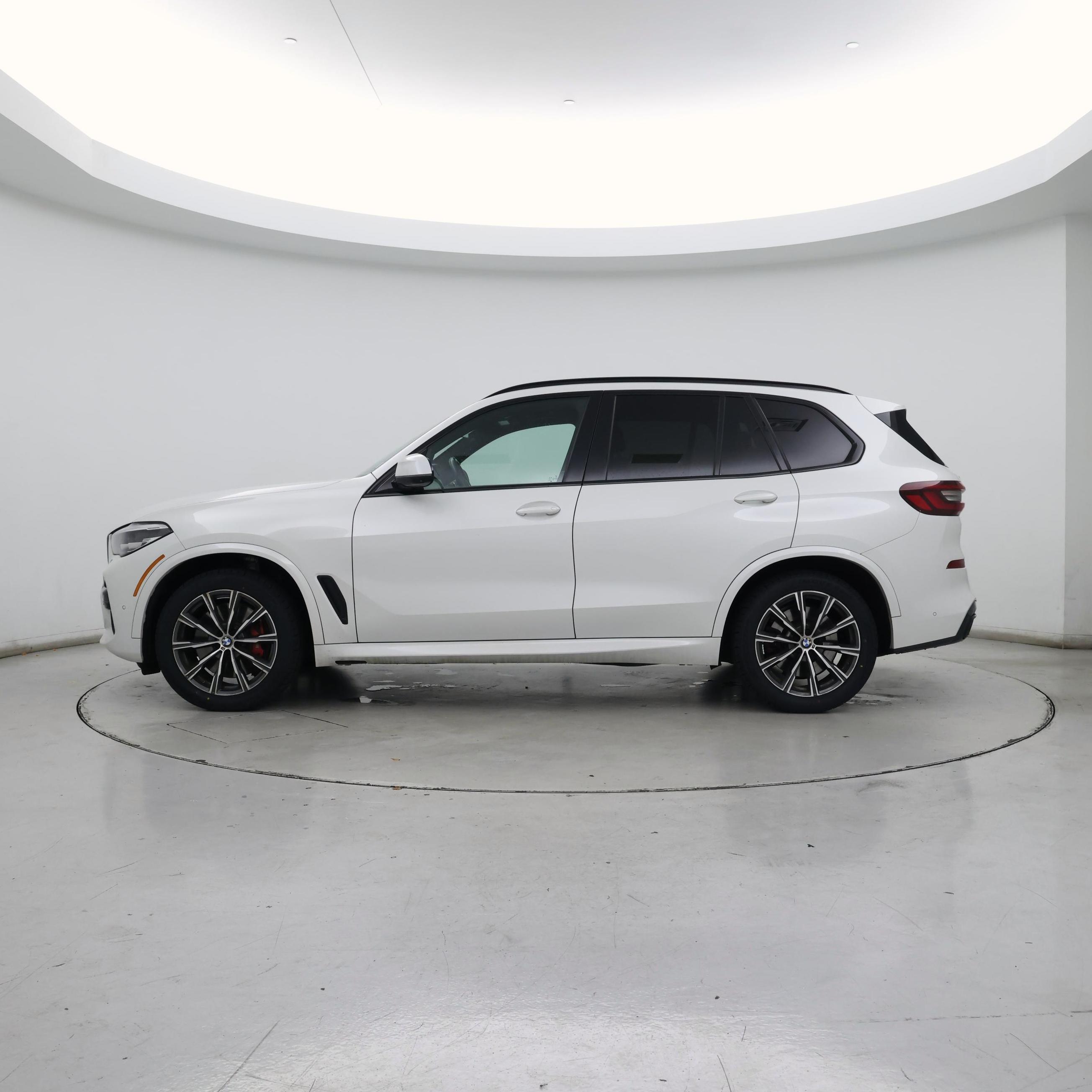 Thumbnail: 2021 BMW X5 - 3