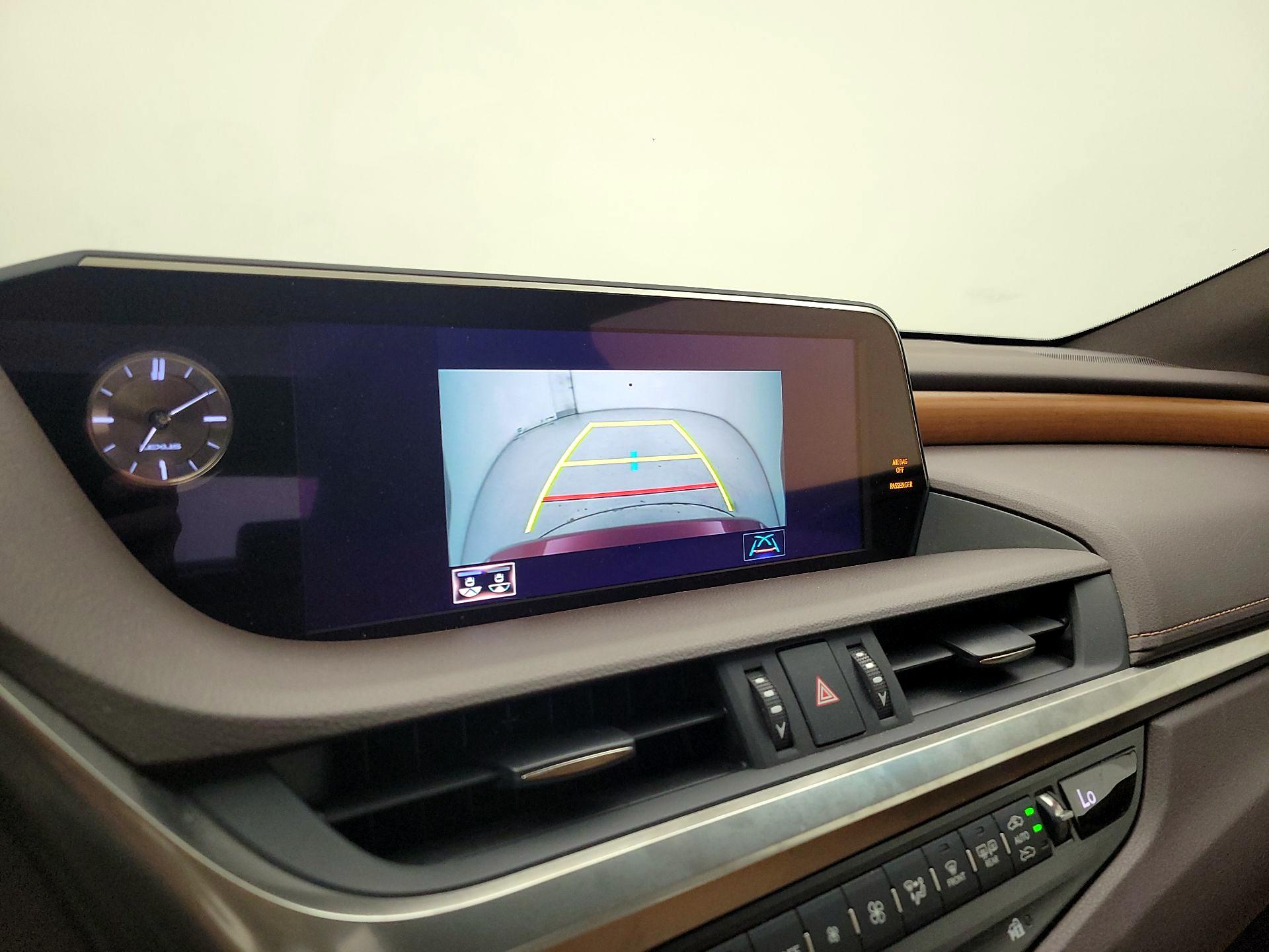 Thumbnail: 2019 Lexus ES - 15
