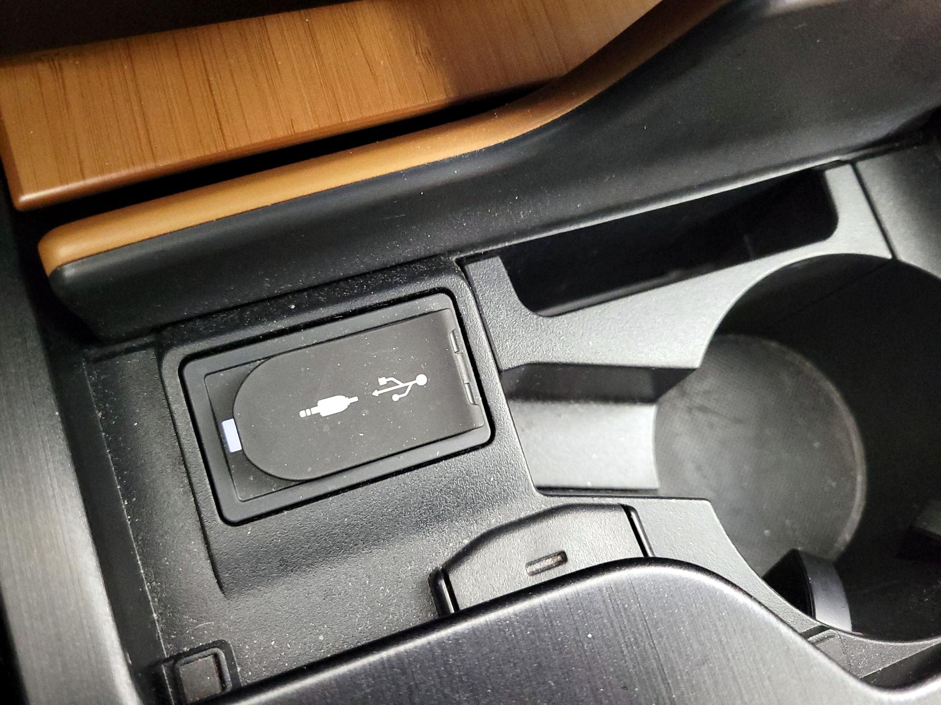 Thumbnail: 2019 Lexus ES - 19