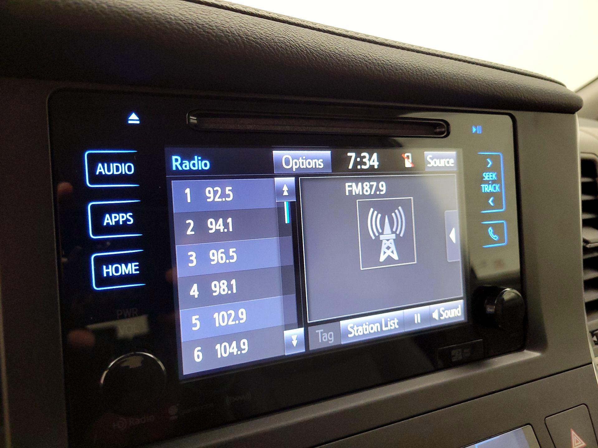 Thumbnail: 2017 Toyota Sienna - 15