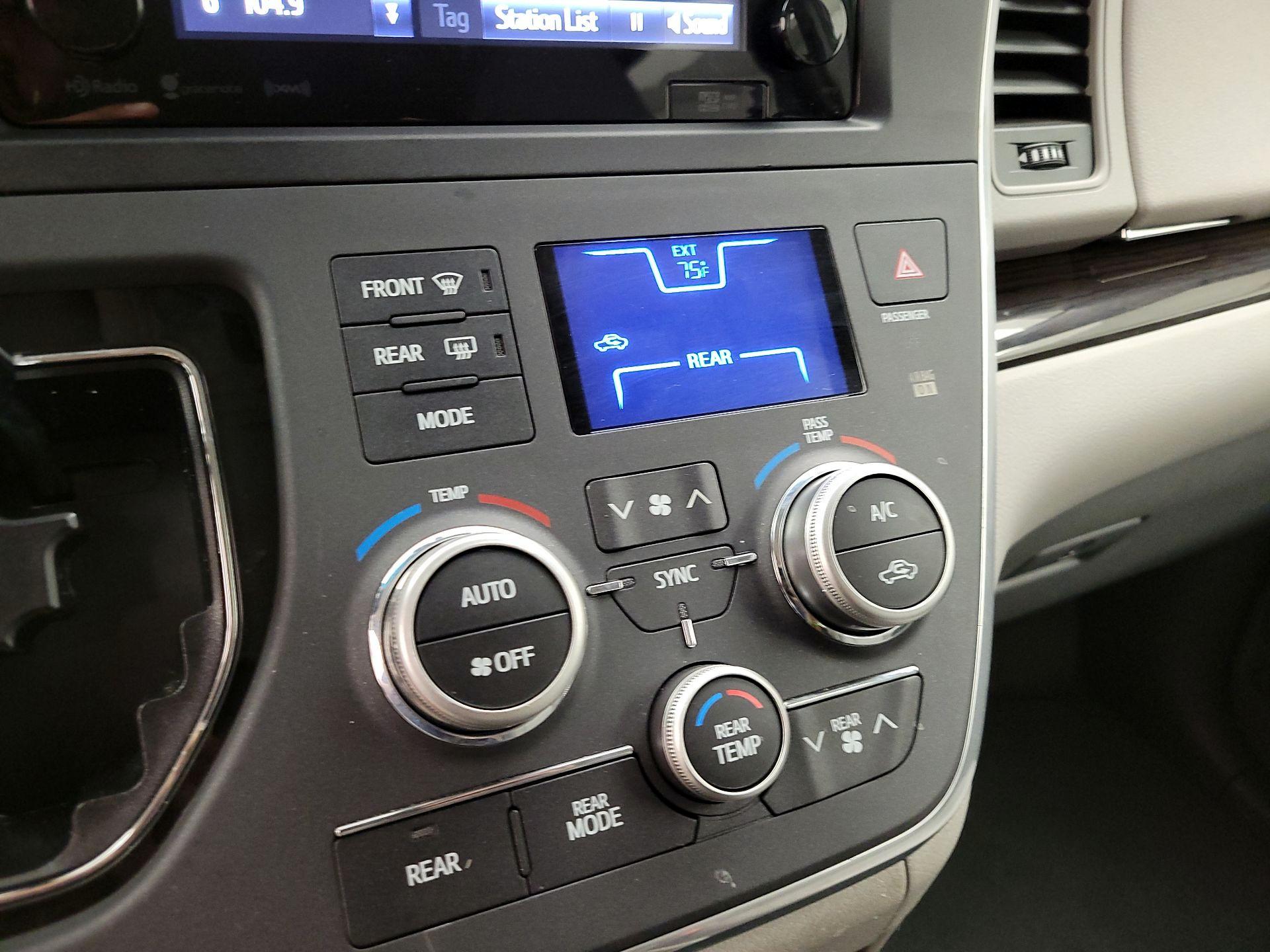 Thumbnail: 2017 Toyota Sienna - 16
