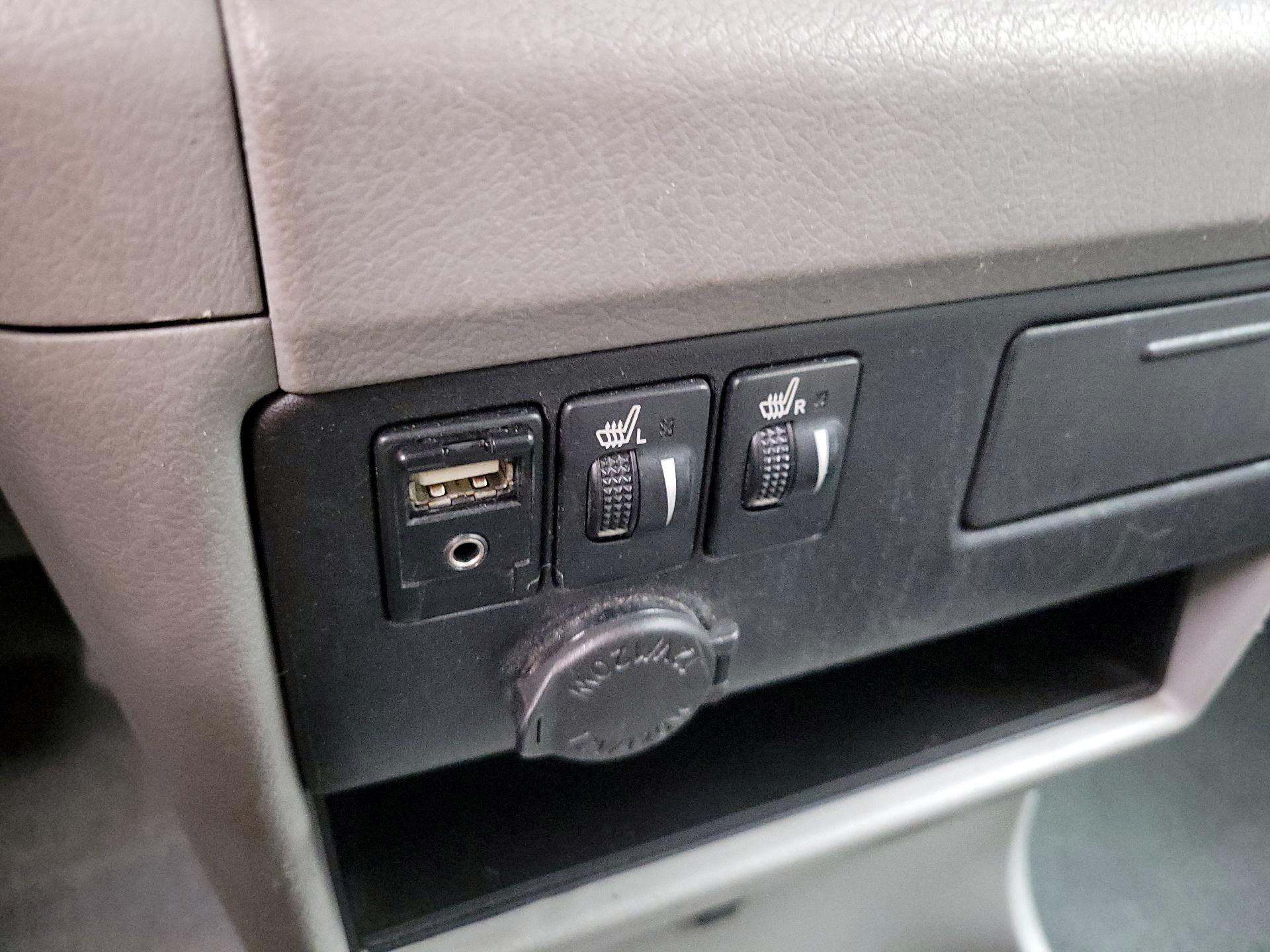 Thumbnail: 2017 Toyota Sienna - 18